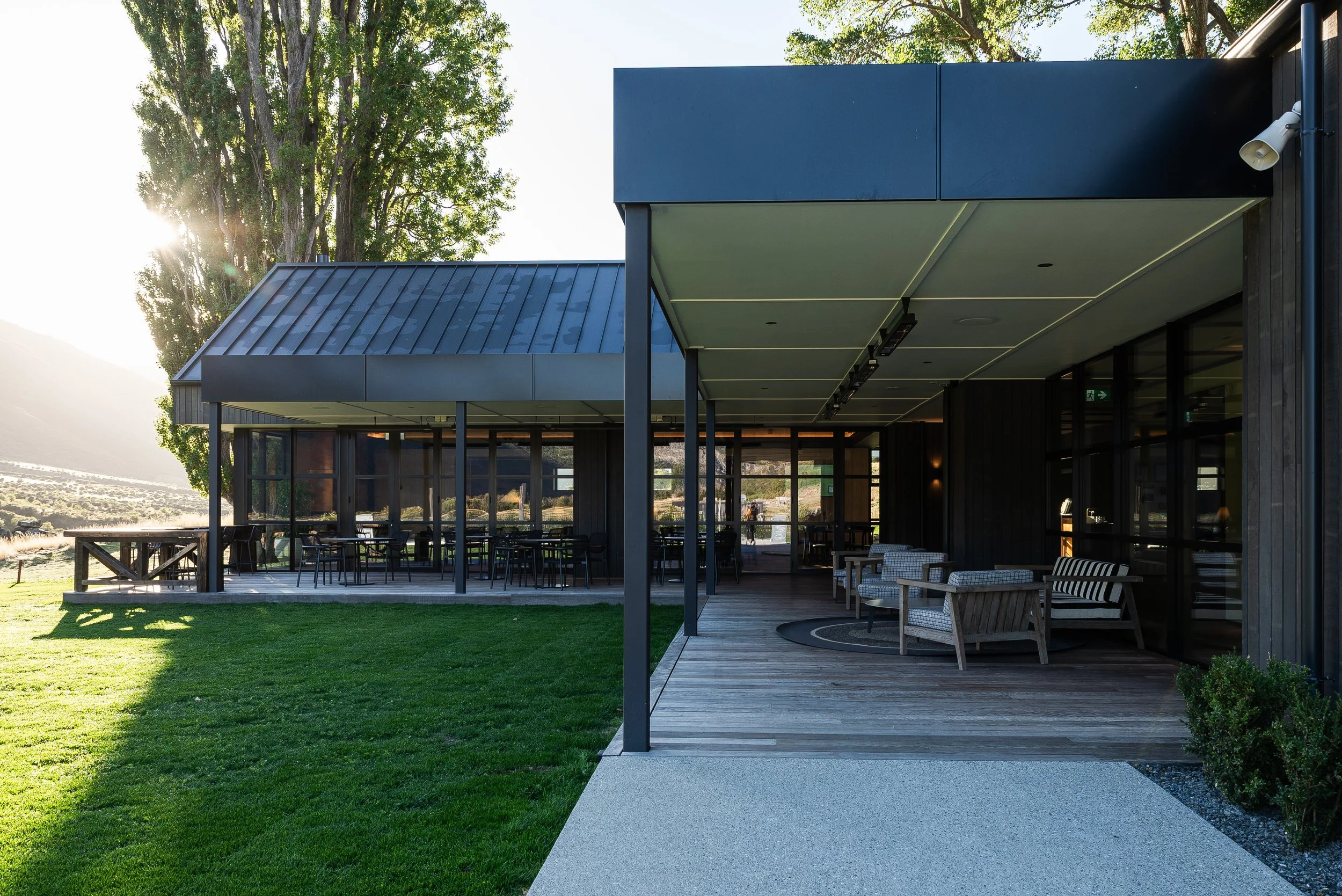 Architecture-Gibbston-Valley-Lodge-Clubhouse-Golfcourse-TStaz-NewZeland.jpg