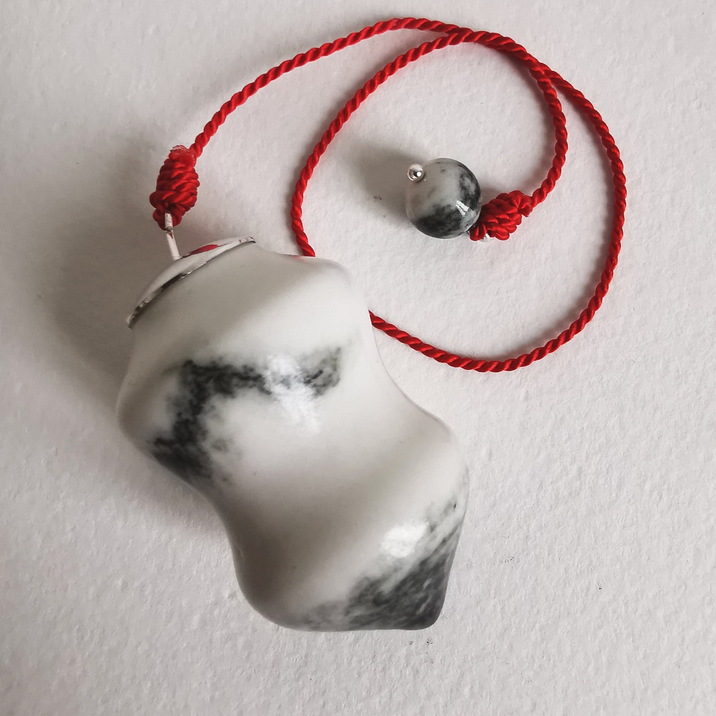 pendule porcelaine fil de soie