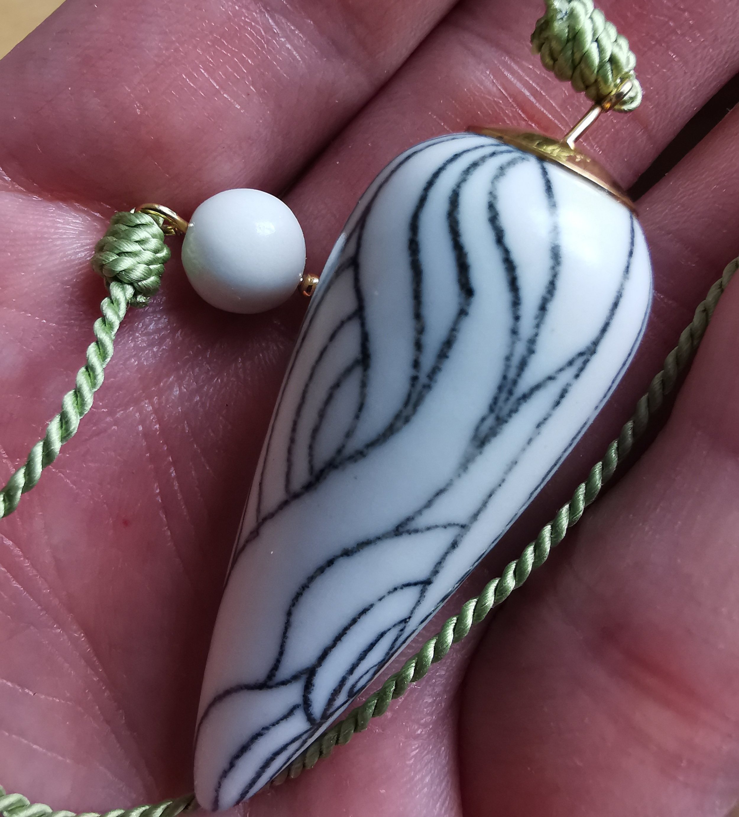 pendule porcelaine or fil de soie