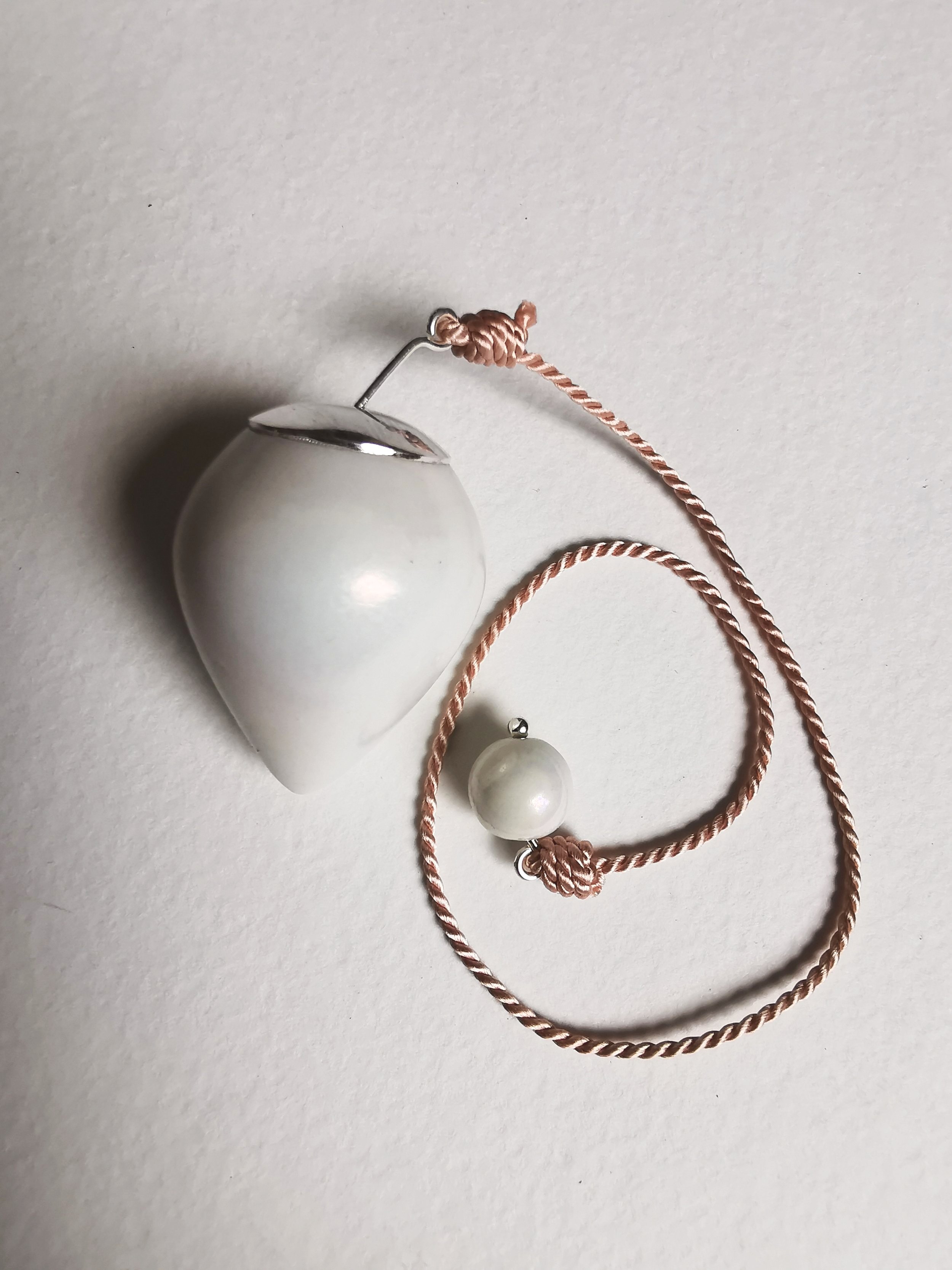 Pendule céramique porcelaine argent fil de soie nacre