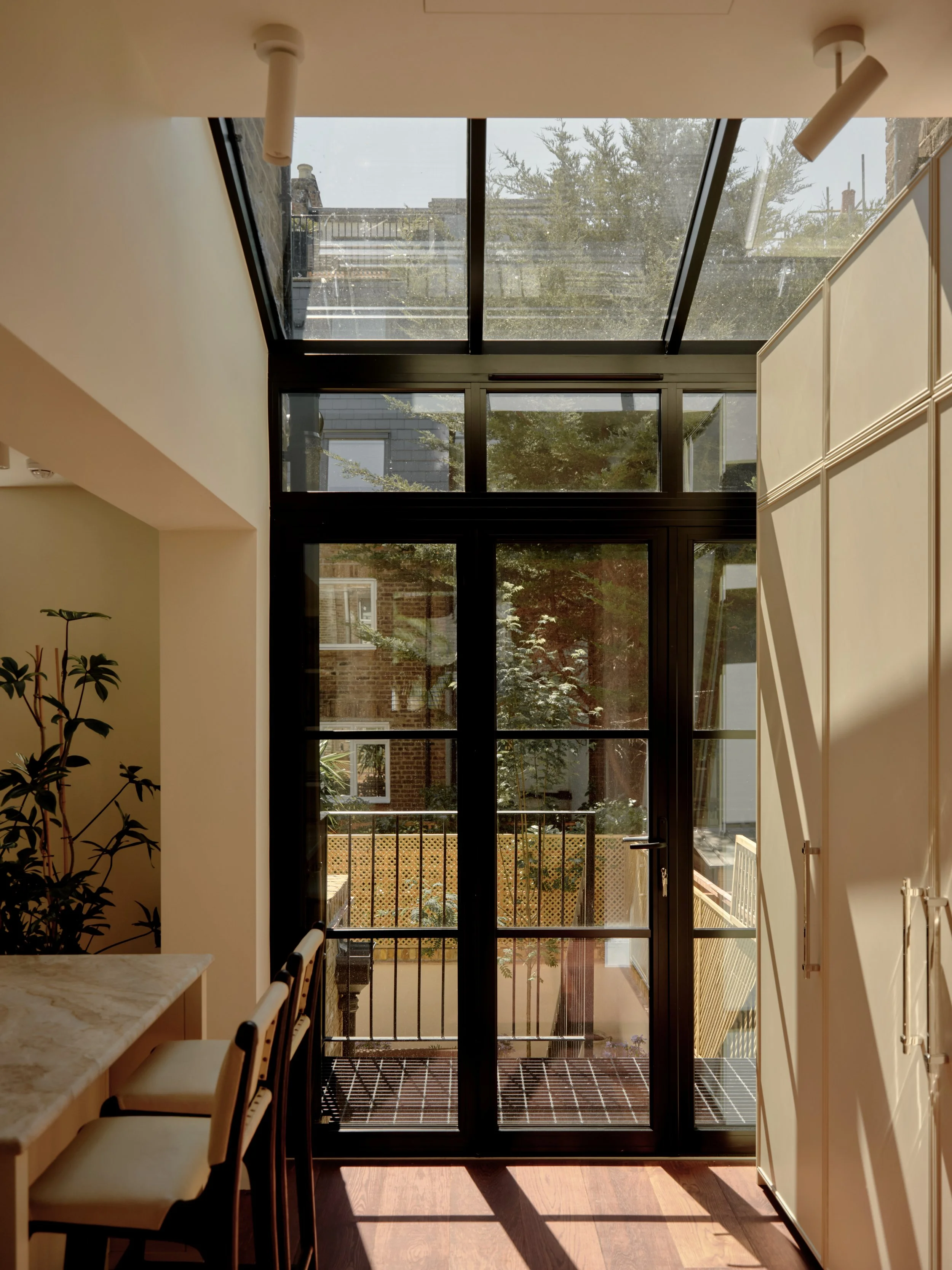 SGG _INT_134_Ladbroke Grove.jpg