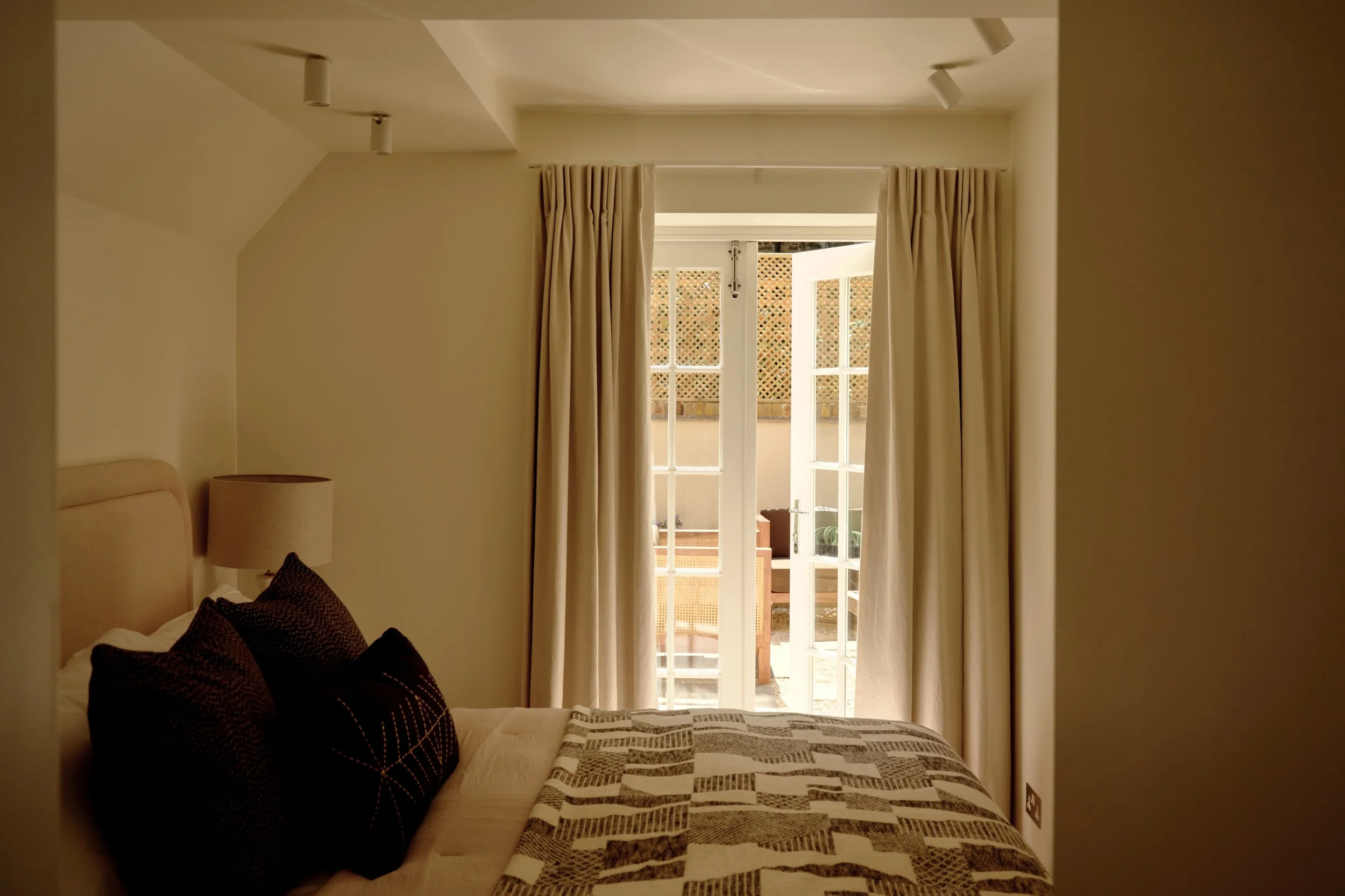 SGG _INT_174_Ladbroke Grove.jpg