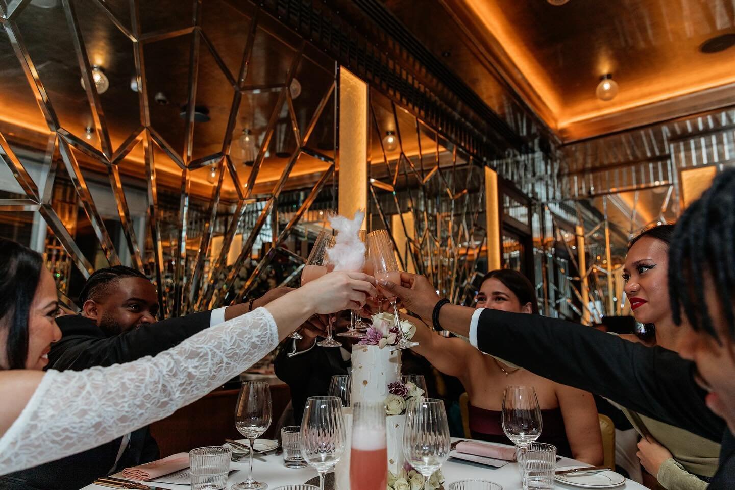 We hope everyone is enjoying their bank holiday weekend! 🤩

📸 Intimate wedding meal @brasserieoflight 

#kiiroandkiwi #weddingphotographer #londonweddingphotographer #femalephotographer #brasserieoflight #selfridgeswedding