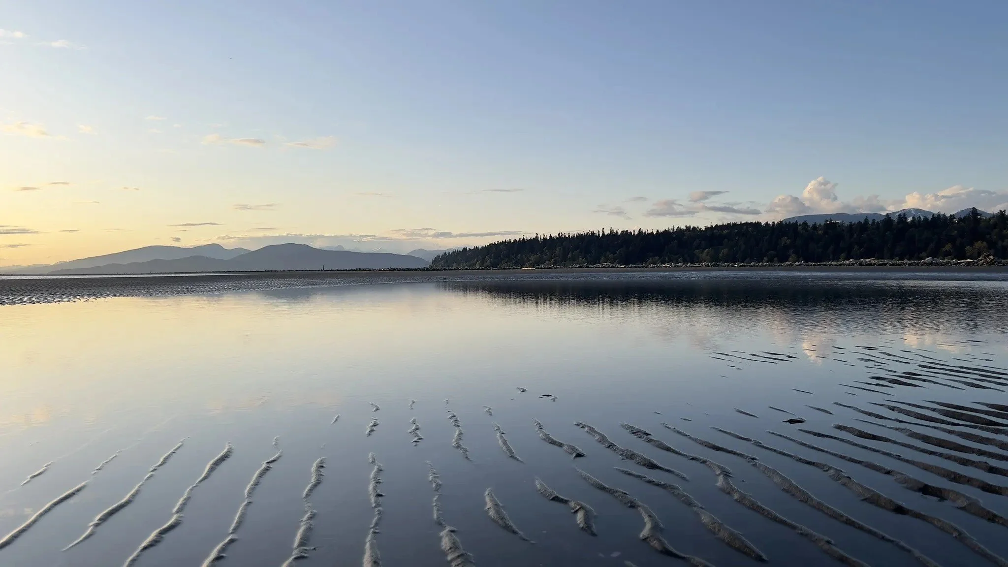 Cleaning Service in Richmond with Beautiful sunset reflecting on the calm waters of Richmond, British Columbia.