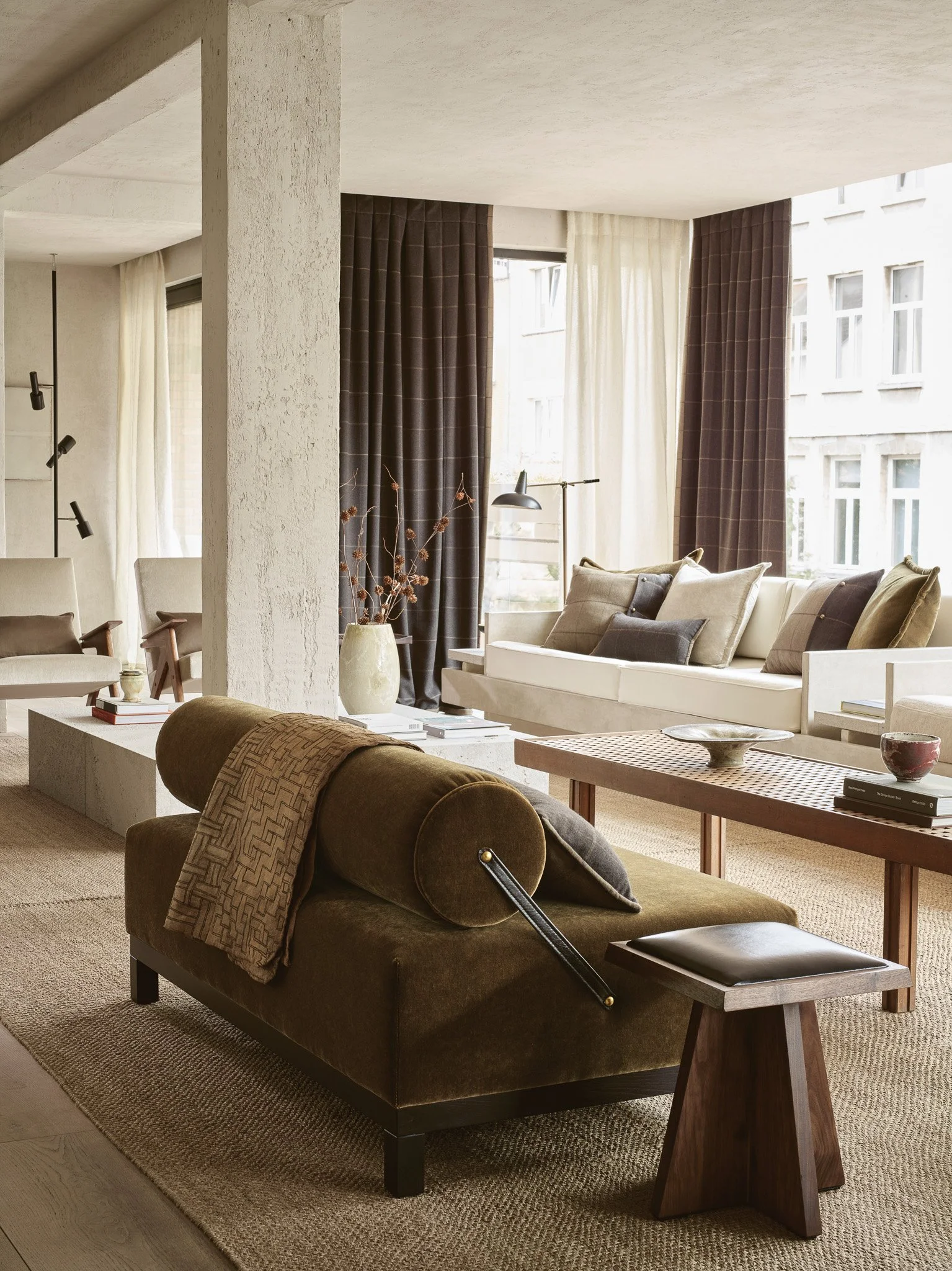 MA PHOTOSHOOT PRAETORIAN LEATHER STOOL SML.jpg