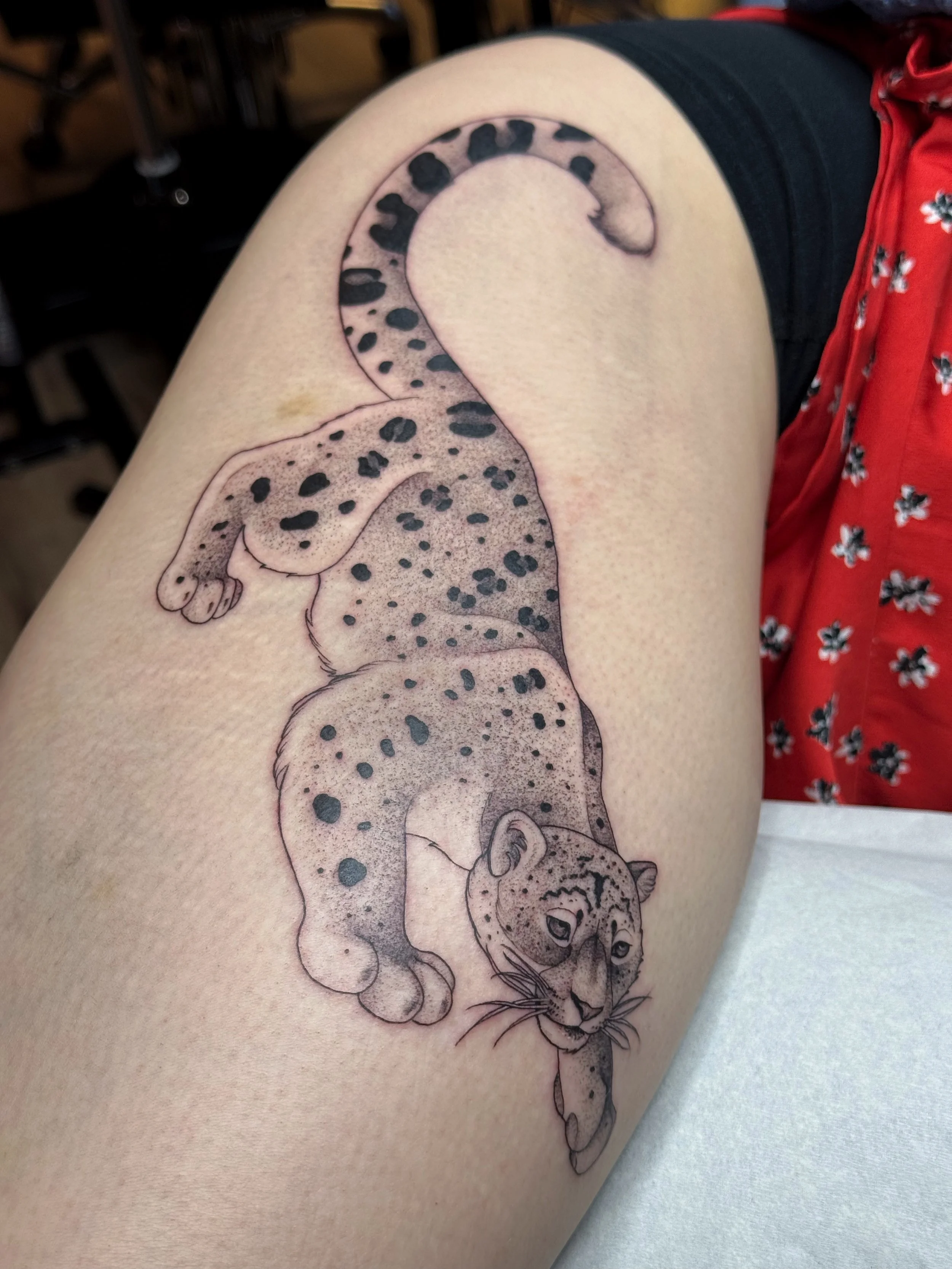 fineline snow leopard tattoo hip