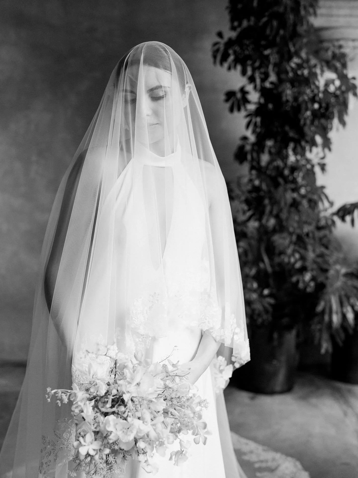 Just a girl and her flowers.

Creative direction: @saraifloresmendivil
Floral Design: @florklorestudio
Photography: @marianabarbosa_photo
Venue: @casaantonieta 
Stationery: @mxlucerna
Rentals: @alquilerespalancares @warehouseguanajuato 
Hair &amp; Ma