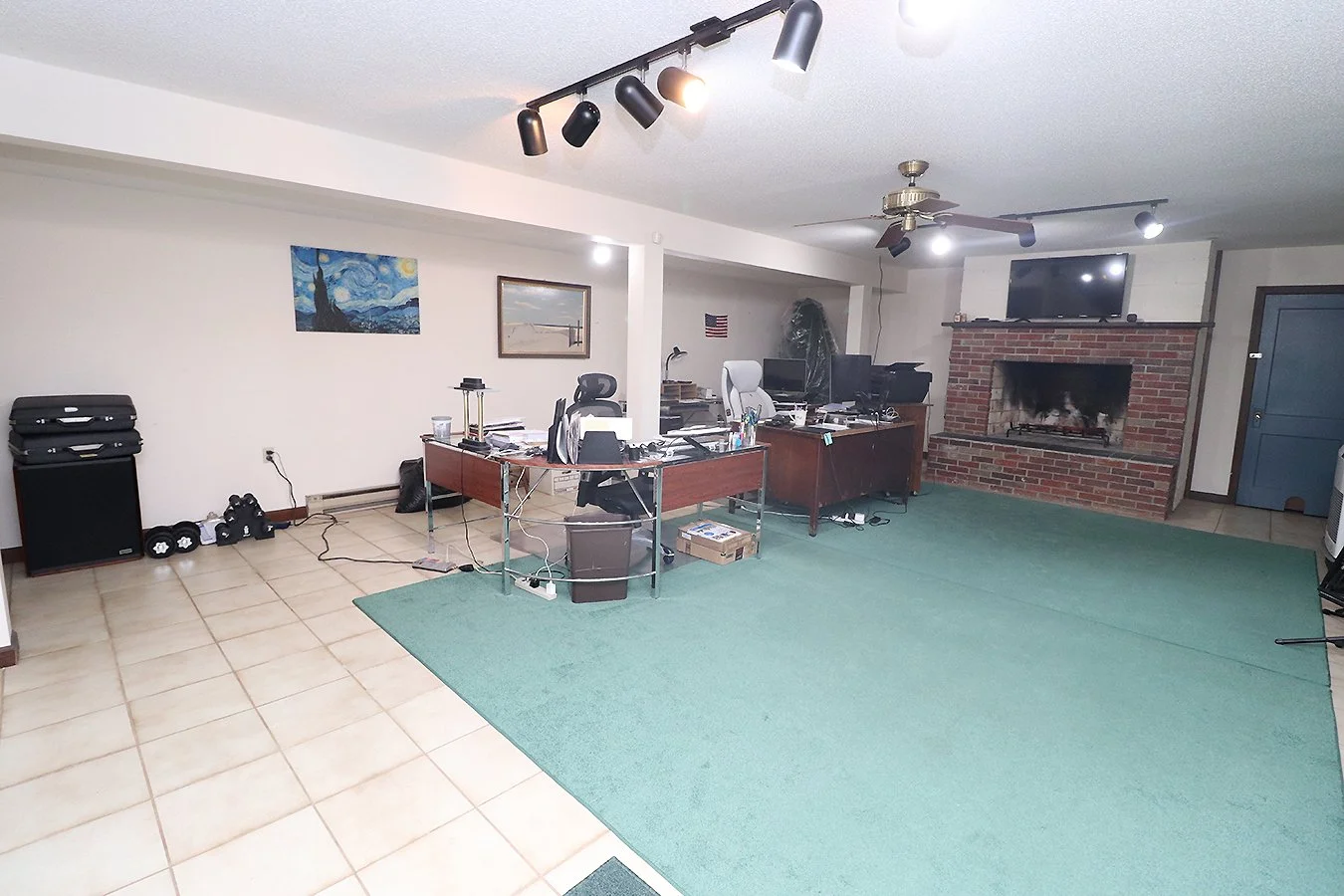 familyroom1.jpg