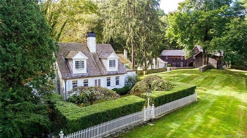 Homes in Hartford County Connecticut where The Via Domus Team helps buyers and sellers achieve successful real estate transactions.