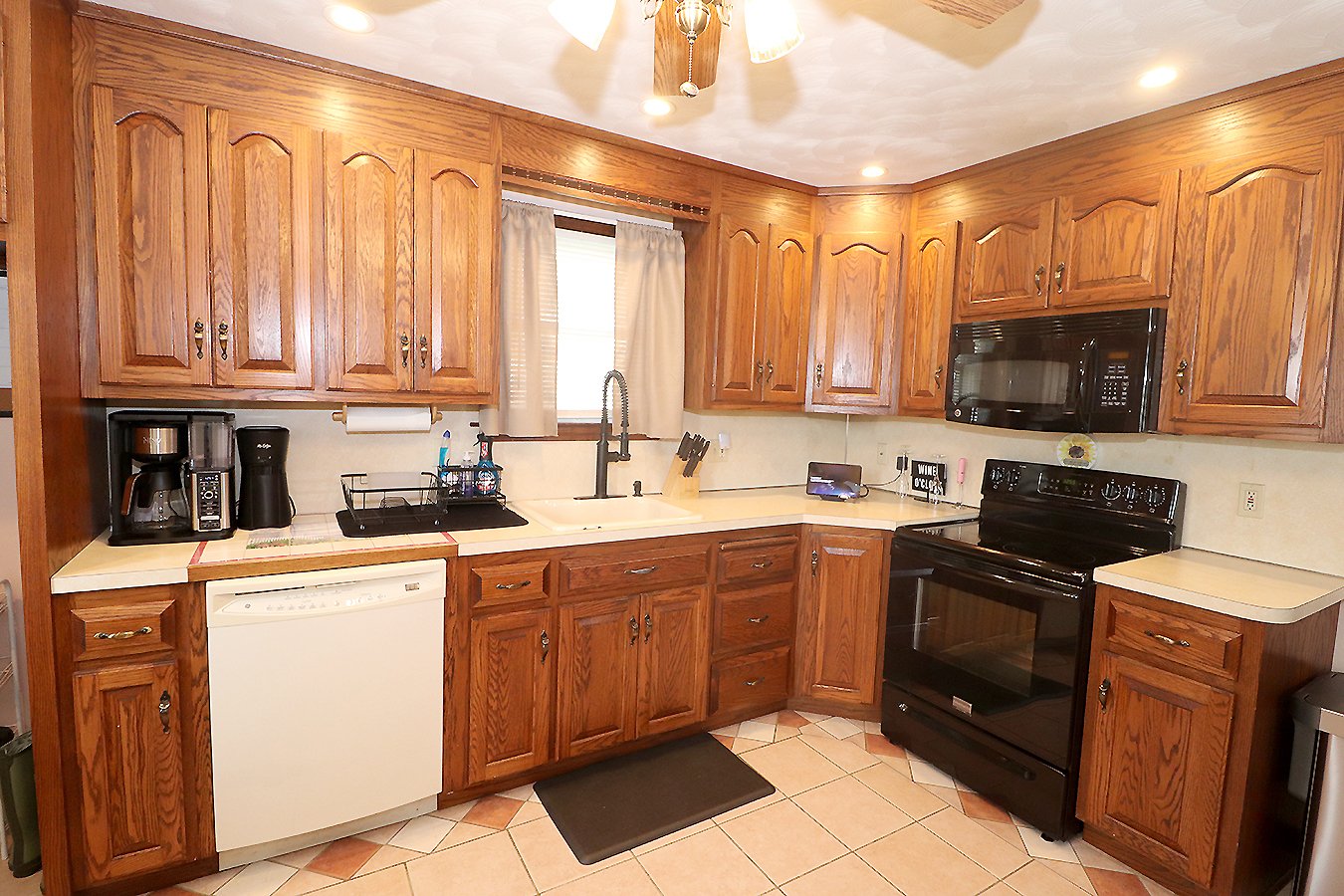 kitchen1.jpg