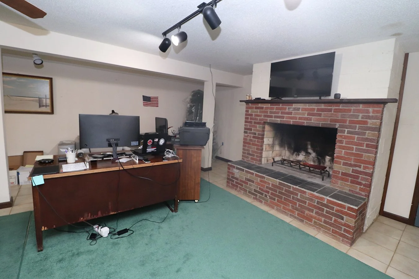familyroom3.jpg