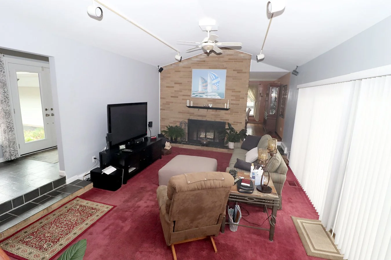 LIVING ROOM1.jpg