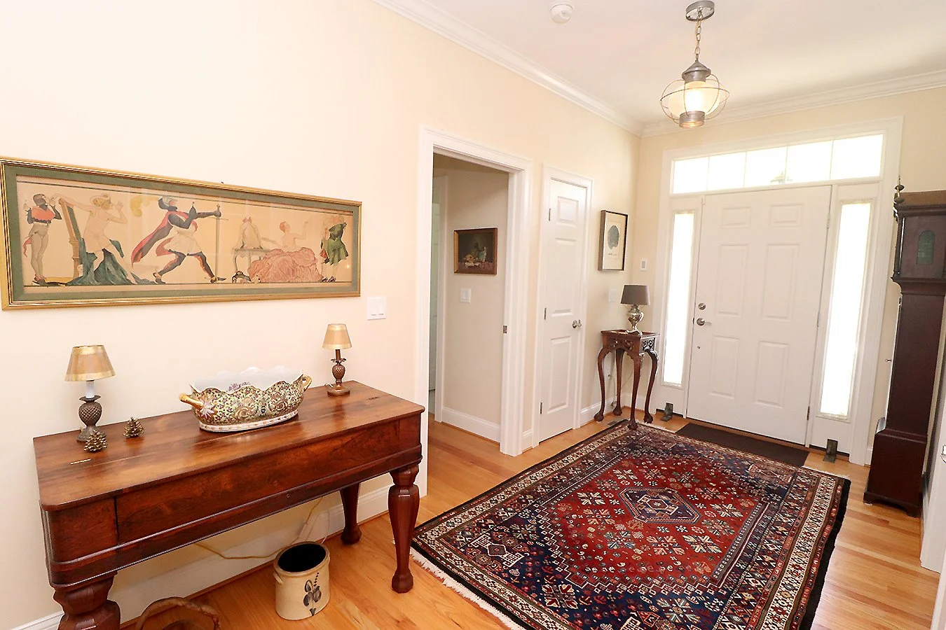 foyer1.jpg