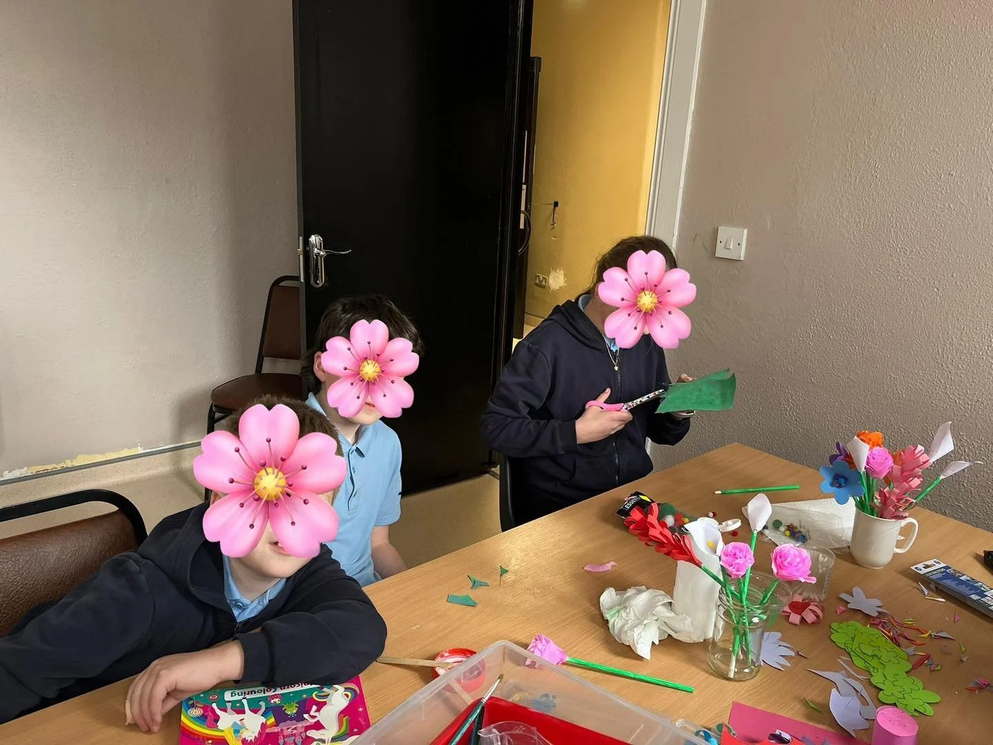 💐 Happy Mother&rsquo;s Day! 💐

For the past two weeks the children have been working very hard on some top secret Mother&rsquo;s Day missions 👀✂️🎨

Glue, glitter, paint&hellip; and a lot of excitement later

We hope all the mammies, mums, nannys 