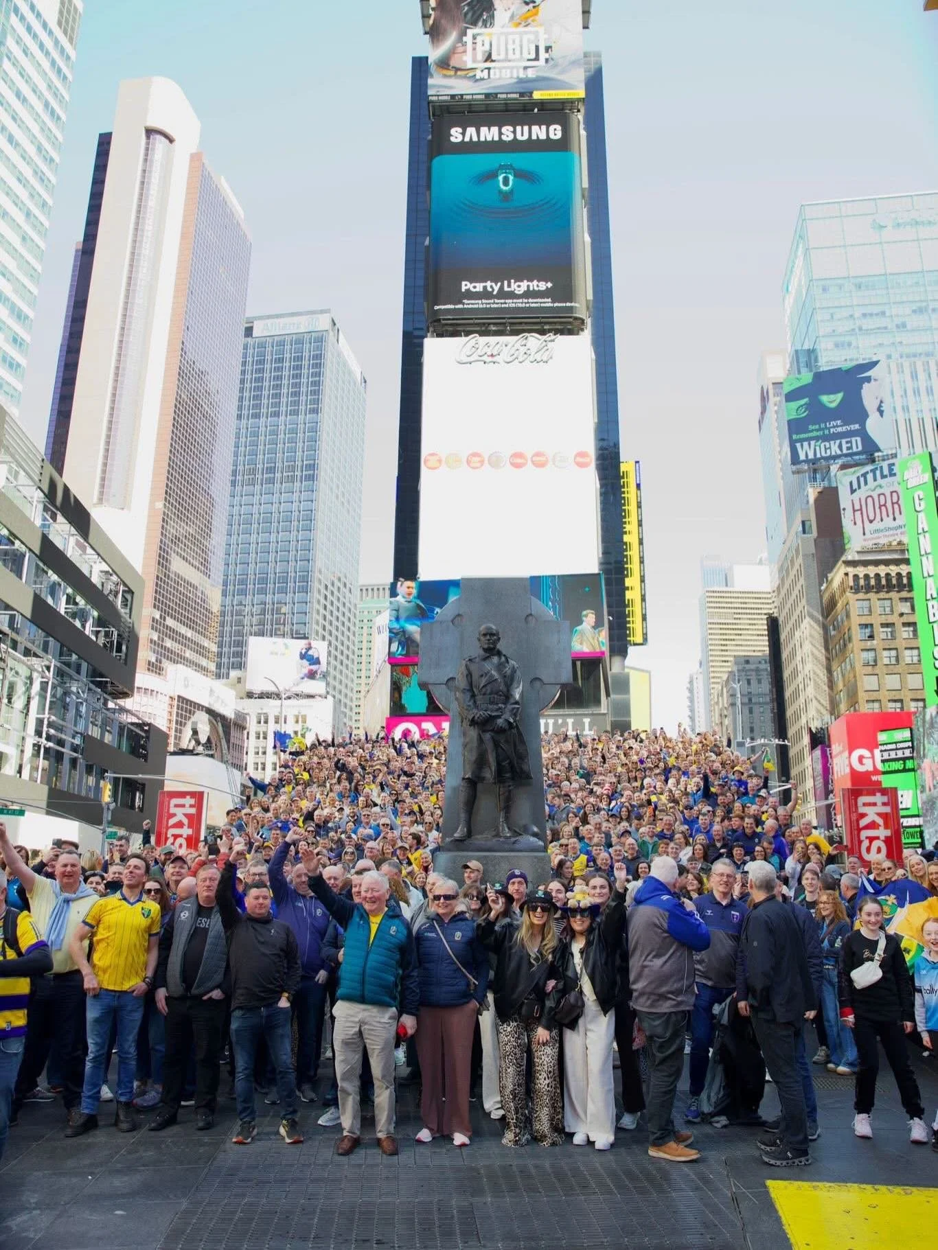 🏐💛 Best of luck to the lads in New York today! 💛🏐

There&rsquo;s been great excitement here 👏 🟡🔵

Some of our team are over in New York for the game - if you see us, come say hi! 👀💛

You might even spot us in the programme 😉

Best of luck l