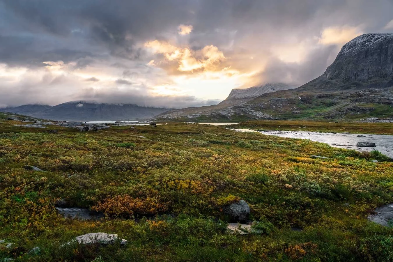 Dramatic sunrise view along the Kungsleden Trail between Abiskojaure and Alesjaure in Swedish Lapland, captured during the seasonal transition from late summer to early autumn.