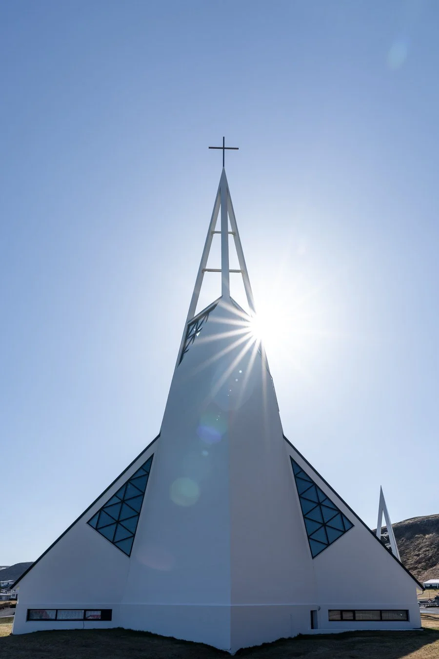  Churches (and architecture in general) across Iceland showcase a distinct and unique style, blending modern design with inspiration from the island’s natural landscapes. 
