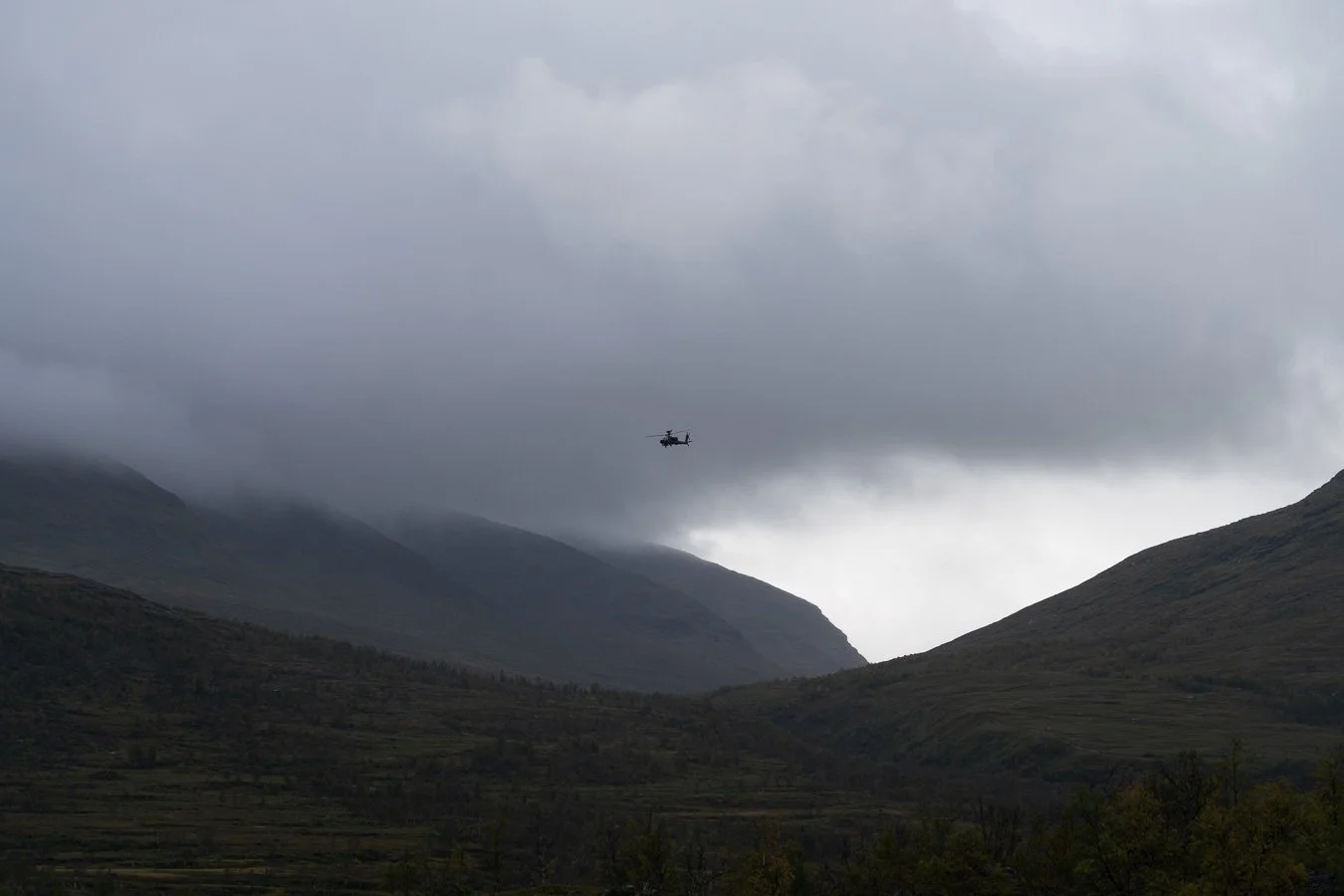  If you're lucky, you might spot army helicopters conducting training exercises along the  Kungsleden . 