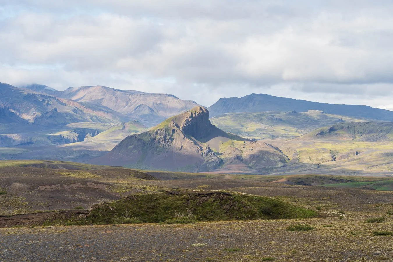 Valahnúkur-viewpoint_Þórsmörk_Thórsmörk_Krossá_River_Orange_Loop_Hike_Highlands_Iceland-visual-travel-guide-blog-overview-14.jpg