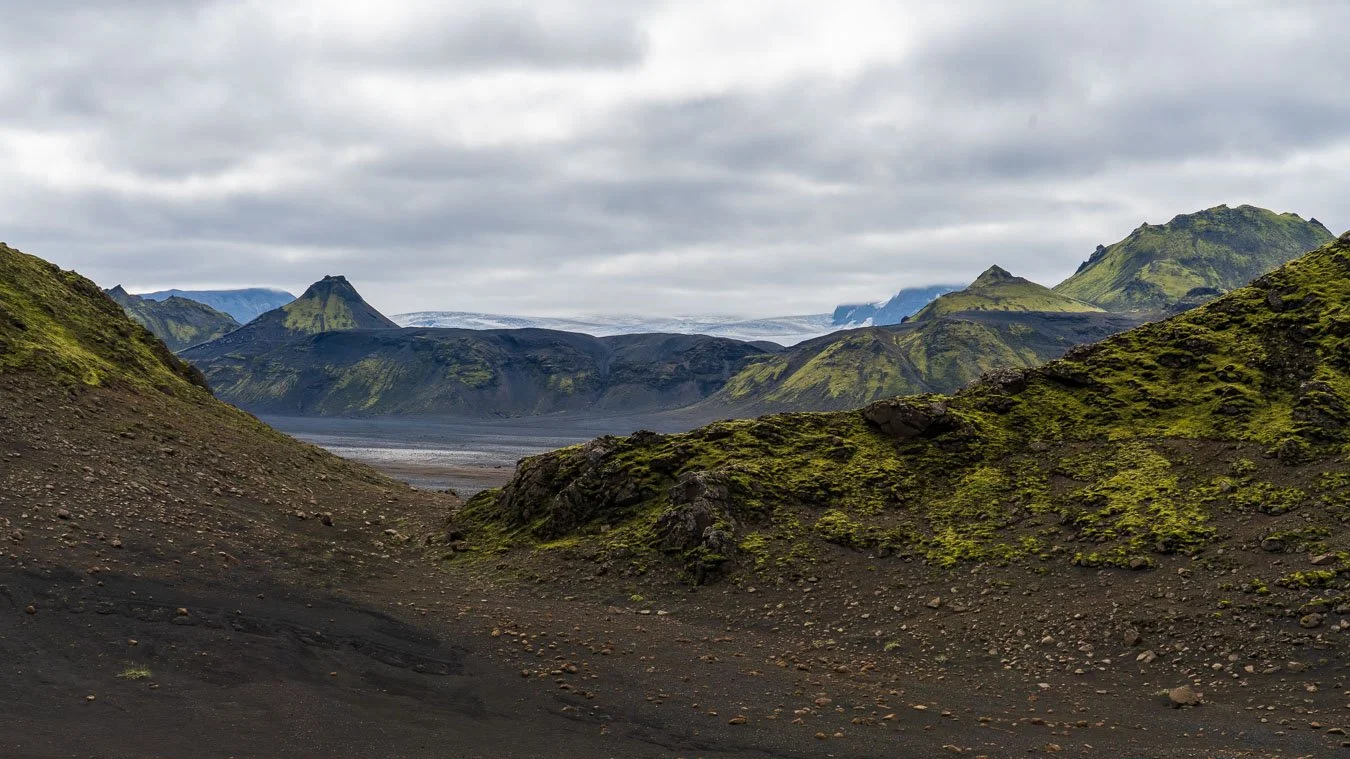 Black-sand_ice-fields_Laugavegur_Trail_Emstrur_Álftavatn_Segment_Highlands_Iceland-visual-travel-guide-blog-6.jpg