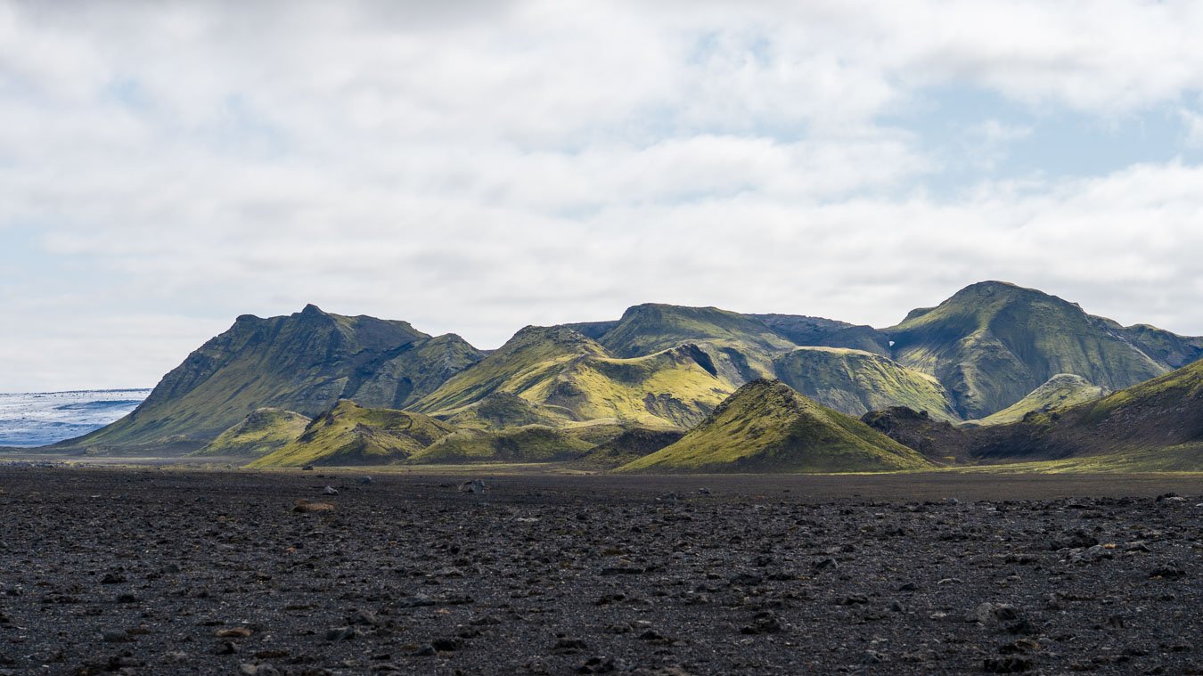 Black-sand_ice-fields_Laugavegur_Trail_Emstrur_Álftavatn_Segment_Highlands_Iceland-visual-travel-guide-blog-10.jpg
