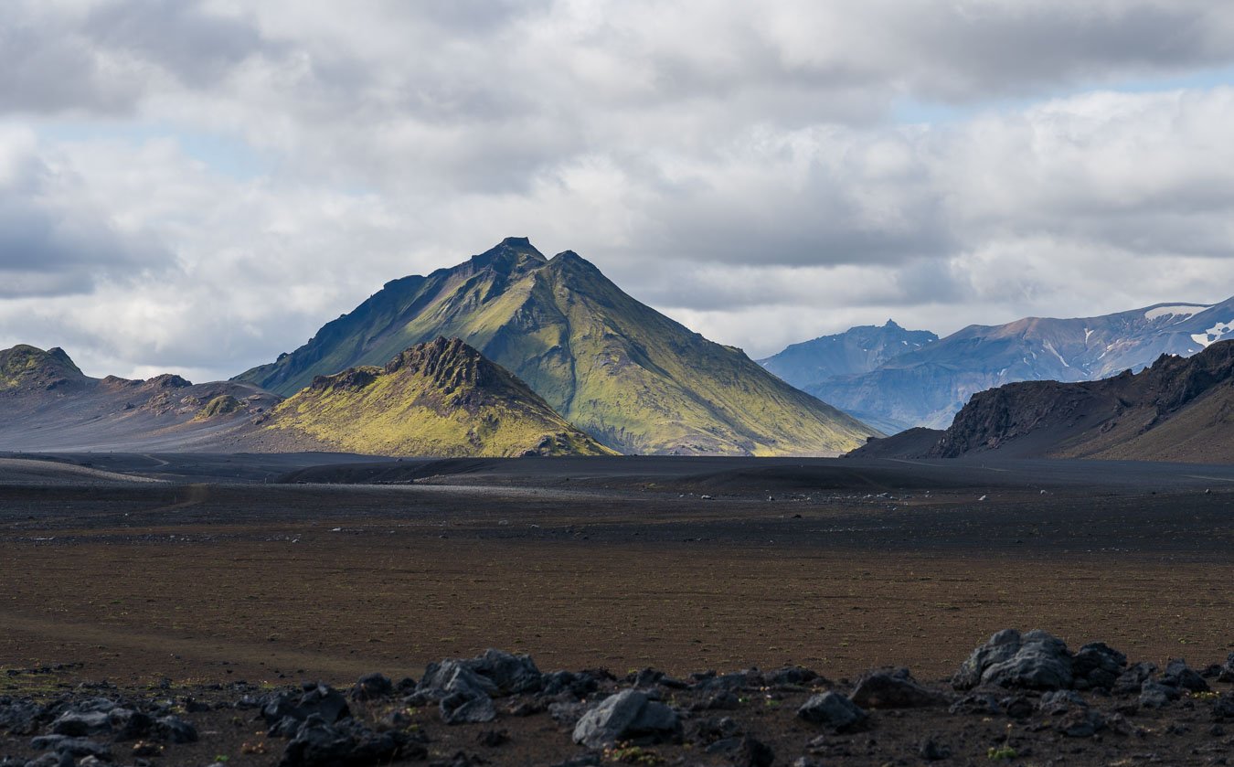 Black-sand_ice-fields_Laugavegur_Trail_Emstrur_Álftavatn_Segment_Highlands_Iceland-visual-travel-guide-blog-12.jpg