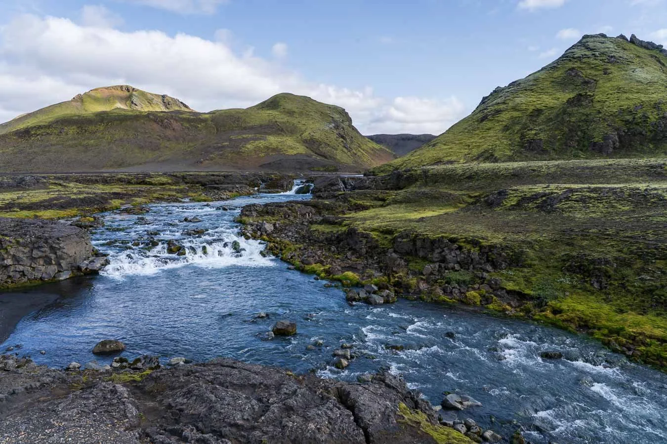 Black-sand_ice-fields_Laugavegur_Trail_Emstrur_Álftavatn_Segment_Highlands_Iceland-visual-travel-guide-blog-14.jpg