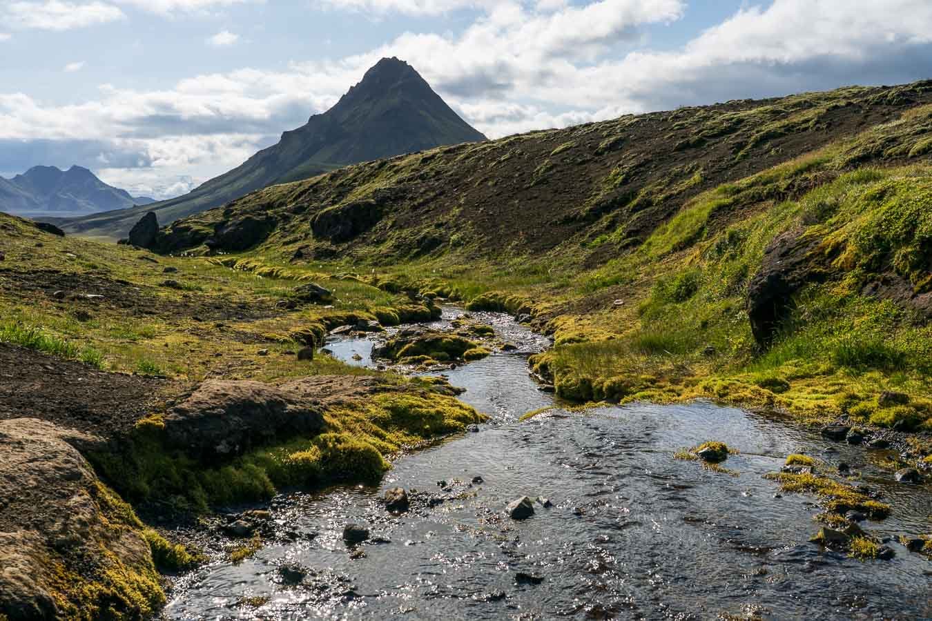 Black-sand_ice-fields_Laugavegur_Trail_Emstrur_Álftavatn_Segment_Highlands_Iceland-visual-travel-guide-blog-18.jpg