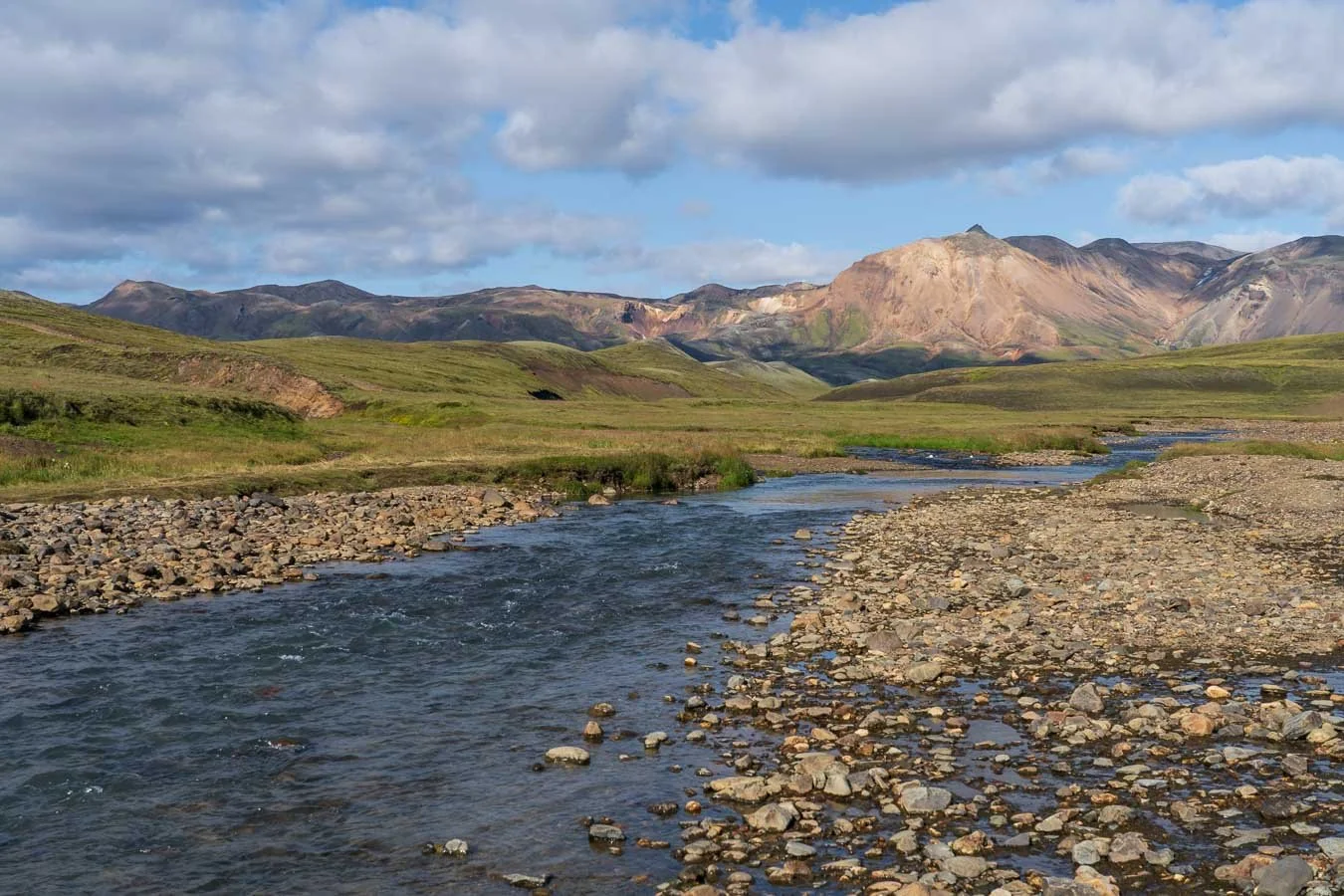 Black-sand_ice-fields_Laugavegur_Trail_Emstrur_Álftavatn_Segment_Highlands_Iceland-visual-travel-guide-blog-19.jpg