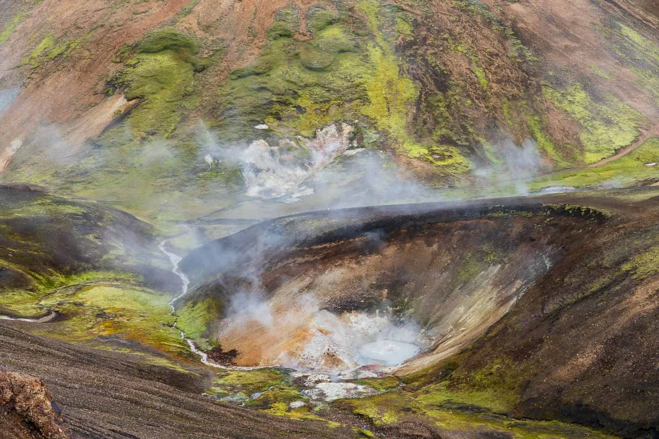 Geothermal_area_hot_pools_Laugavegur_Trail_Landmannalaugar_Hrafntinnusker_Segment_Highlands_Iceland-visual-travel-guide-blog-5.jpg