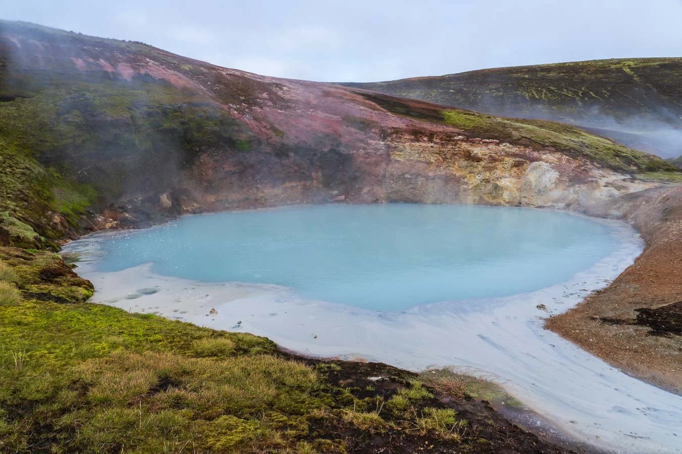 Geothermal_area_hot_pools_Laugavegur_Trail_Landmannalaugar_Hrafntinnusker_Segment_Highlands_Iceland-visual-travel-guide-blog-8.jpg