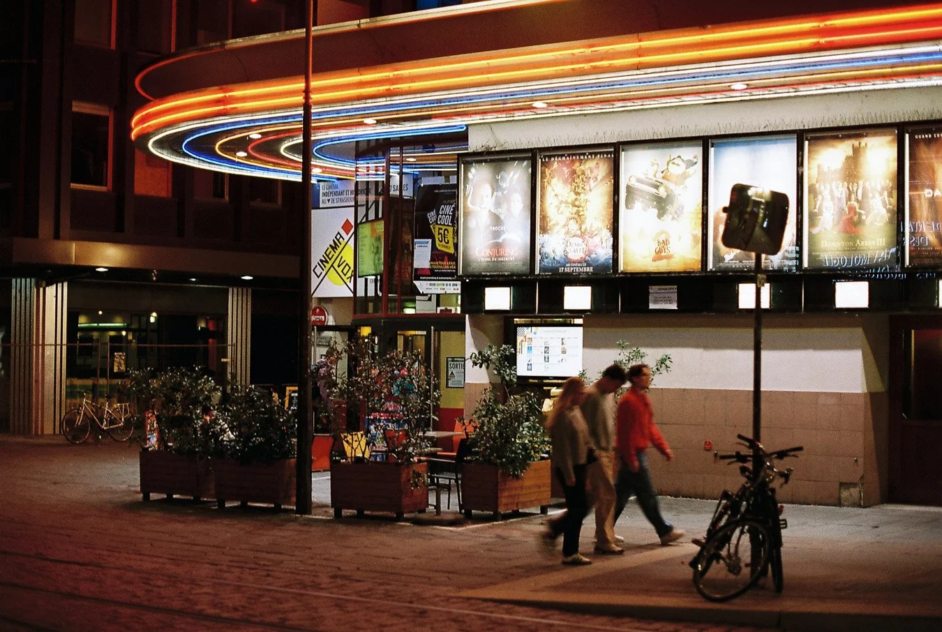 ▴ Cinema Vox (Gold 200)