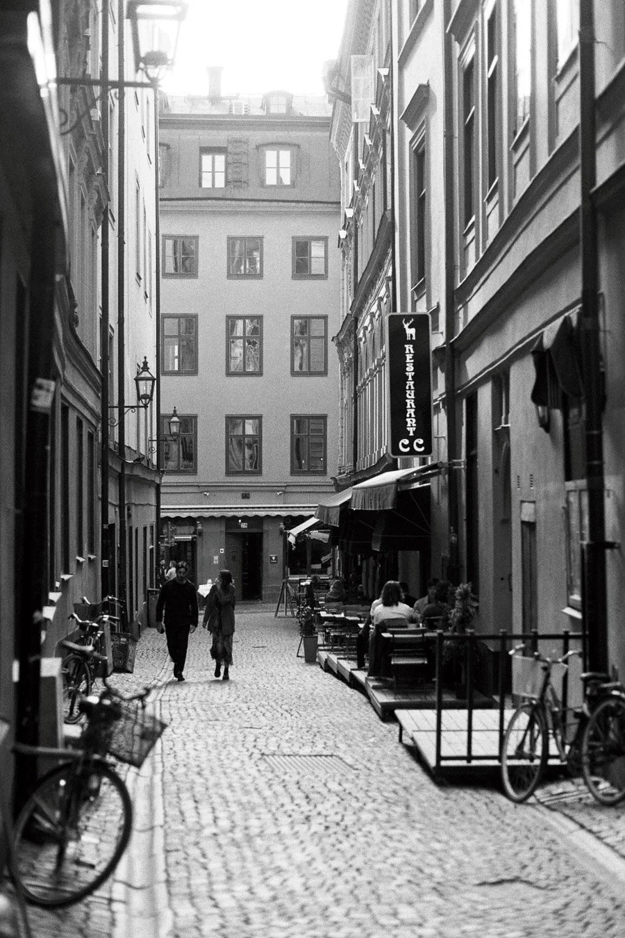 ▴ Narrow Streets of Gamla Stan (HP5 Plus)