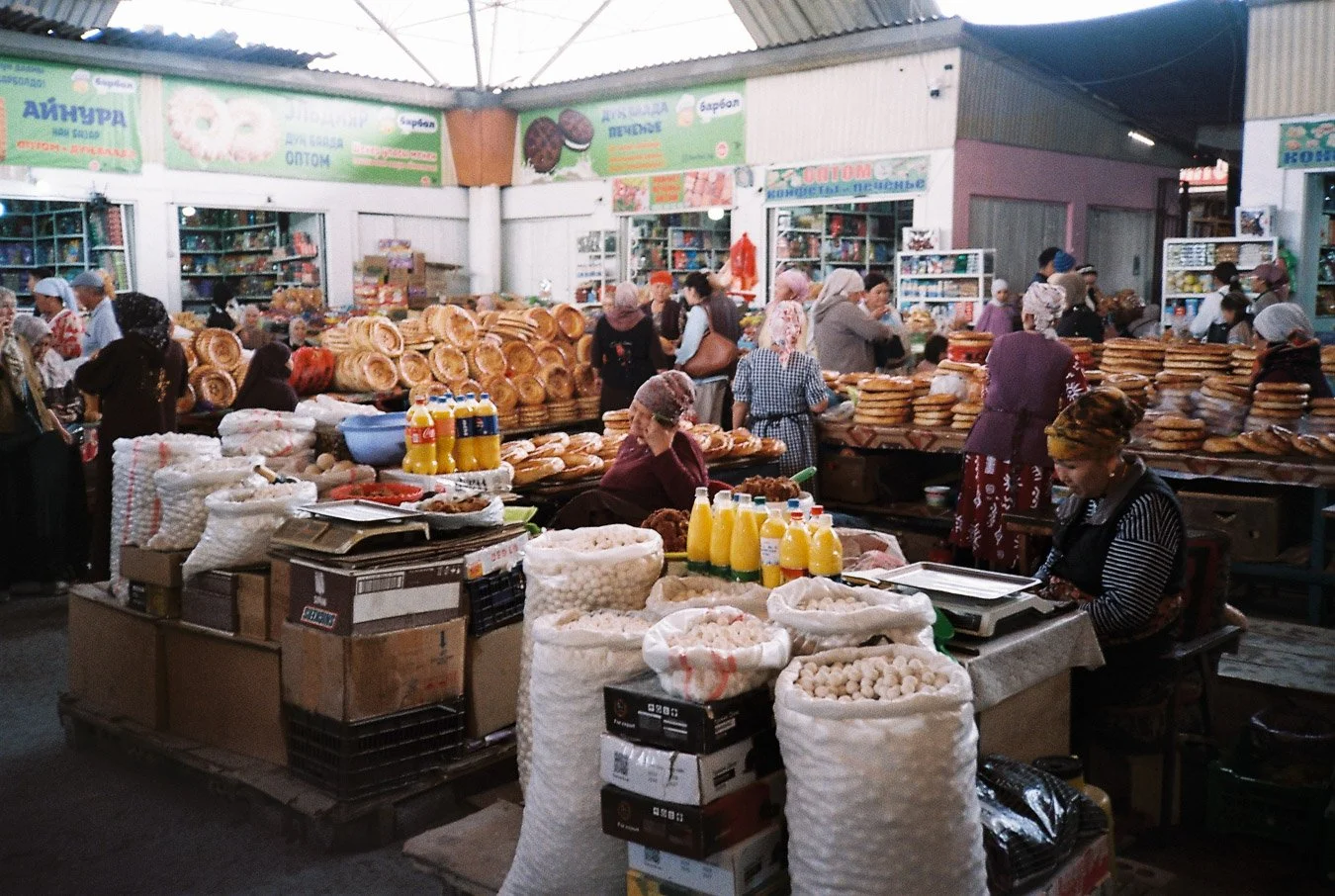 ▴ Uzgen Bazaar (ProImage 100)