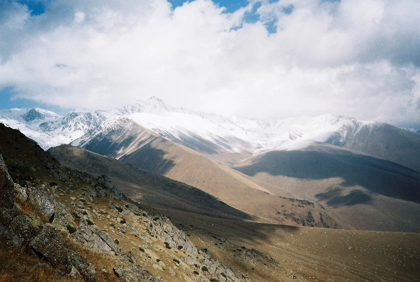 ▴ Snow-covered Peaks surrounding the Suusamy Valley (ProImage 100)