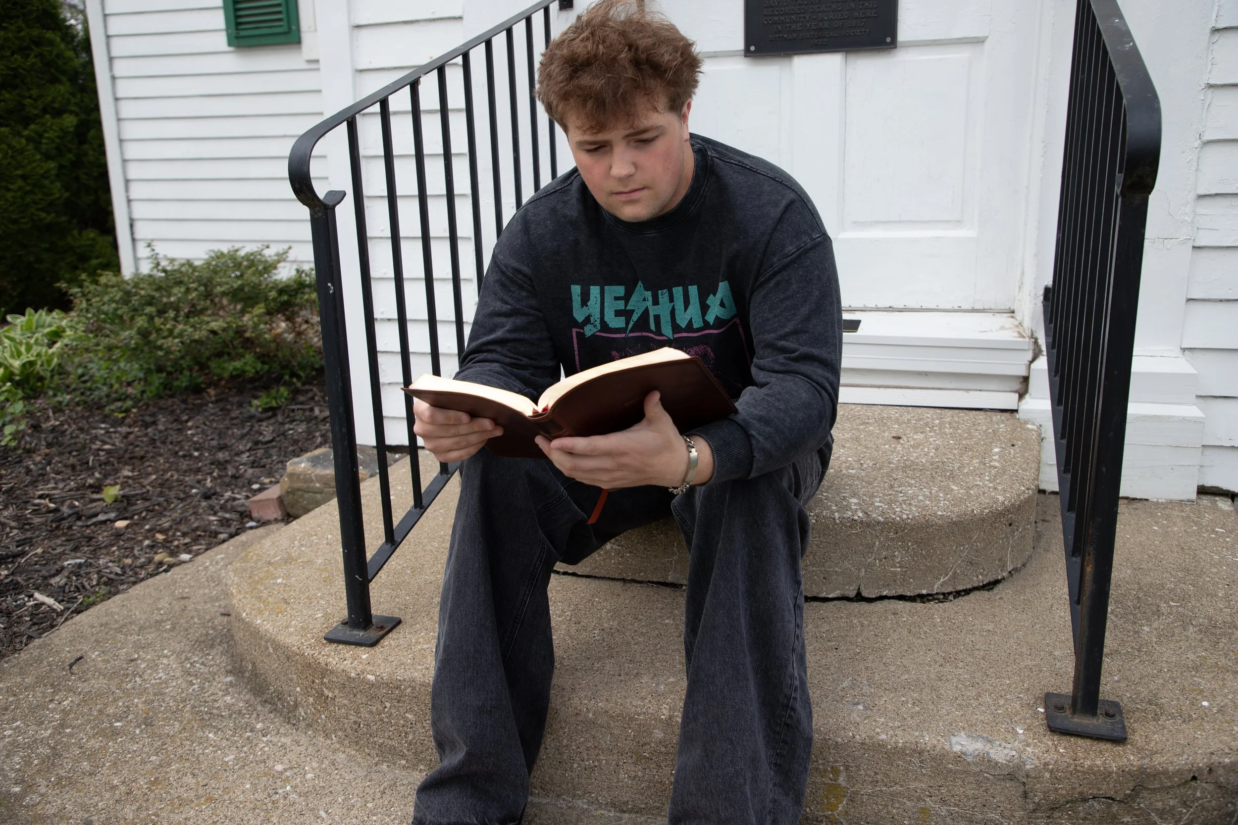 Hutson senior pictures 2026-31.jpeg