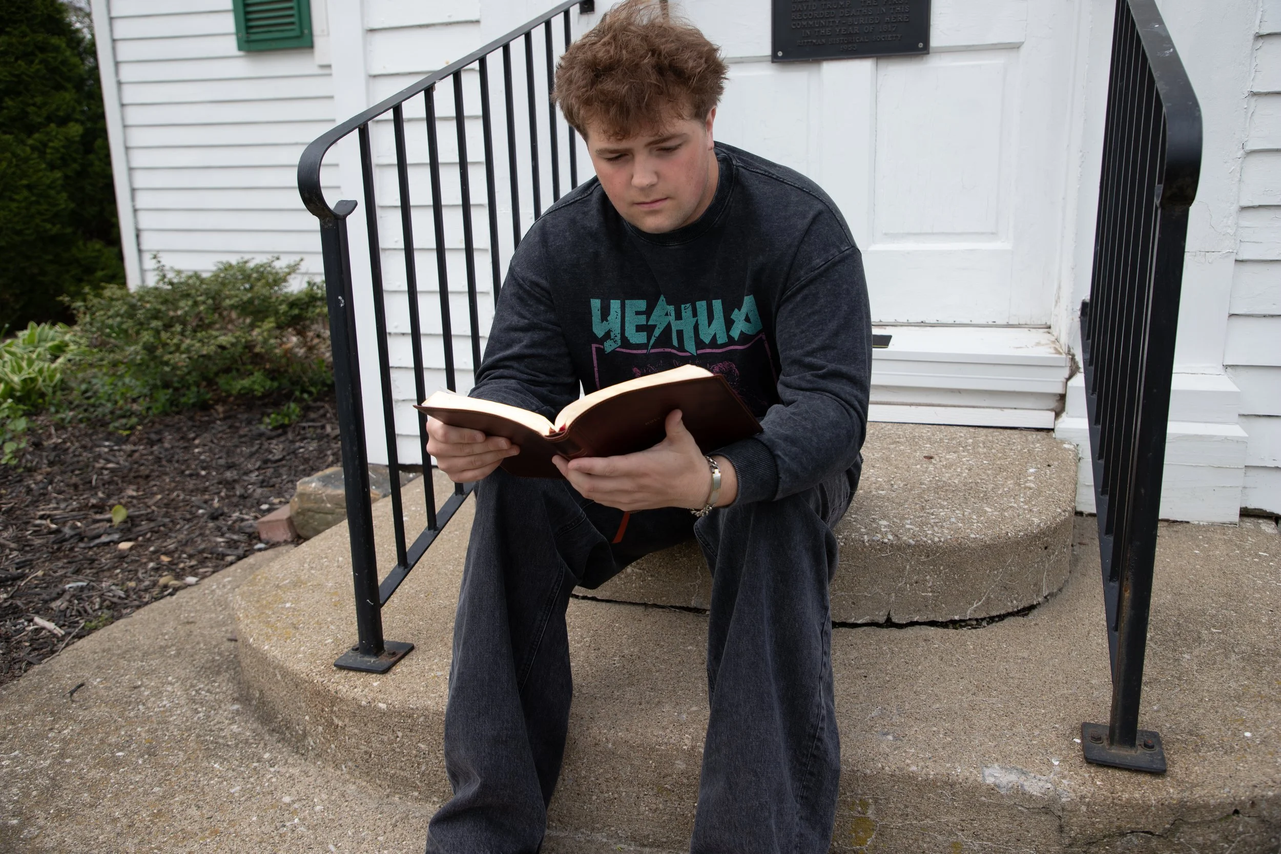 Hutson senior pictures 2026-30.jpeg