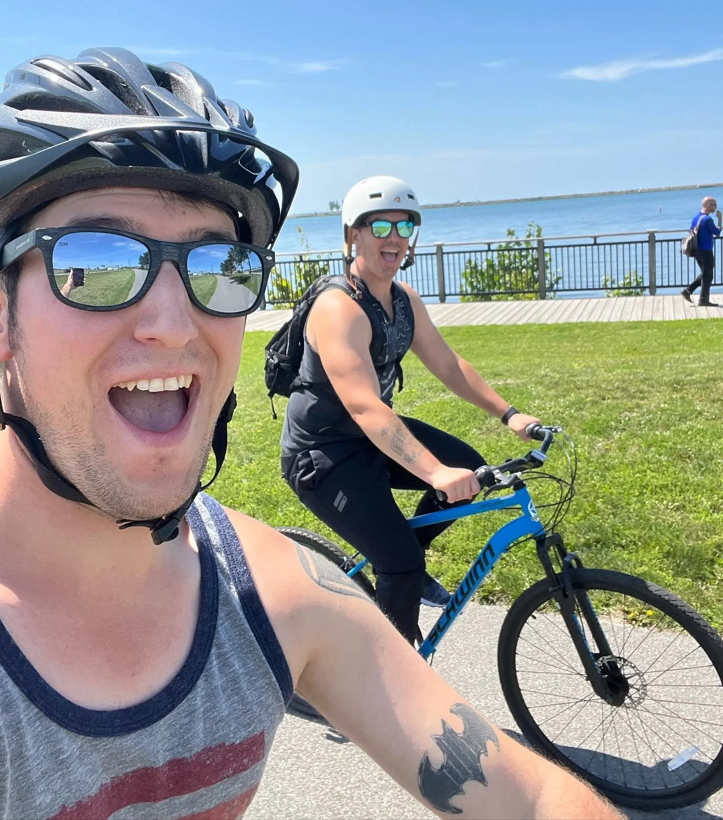 Shoreline Duo?!🚴&zwj;♂️🌊