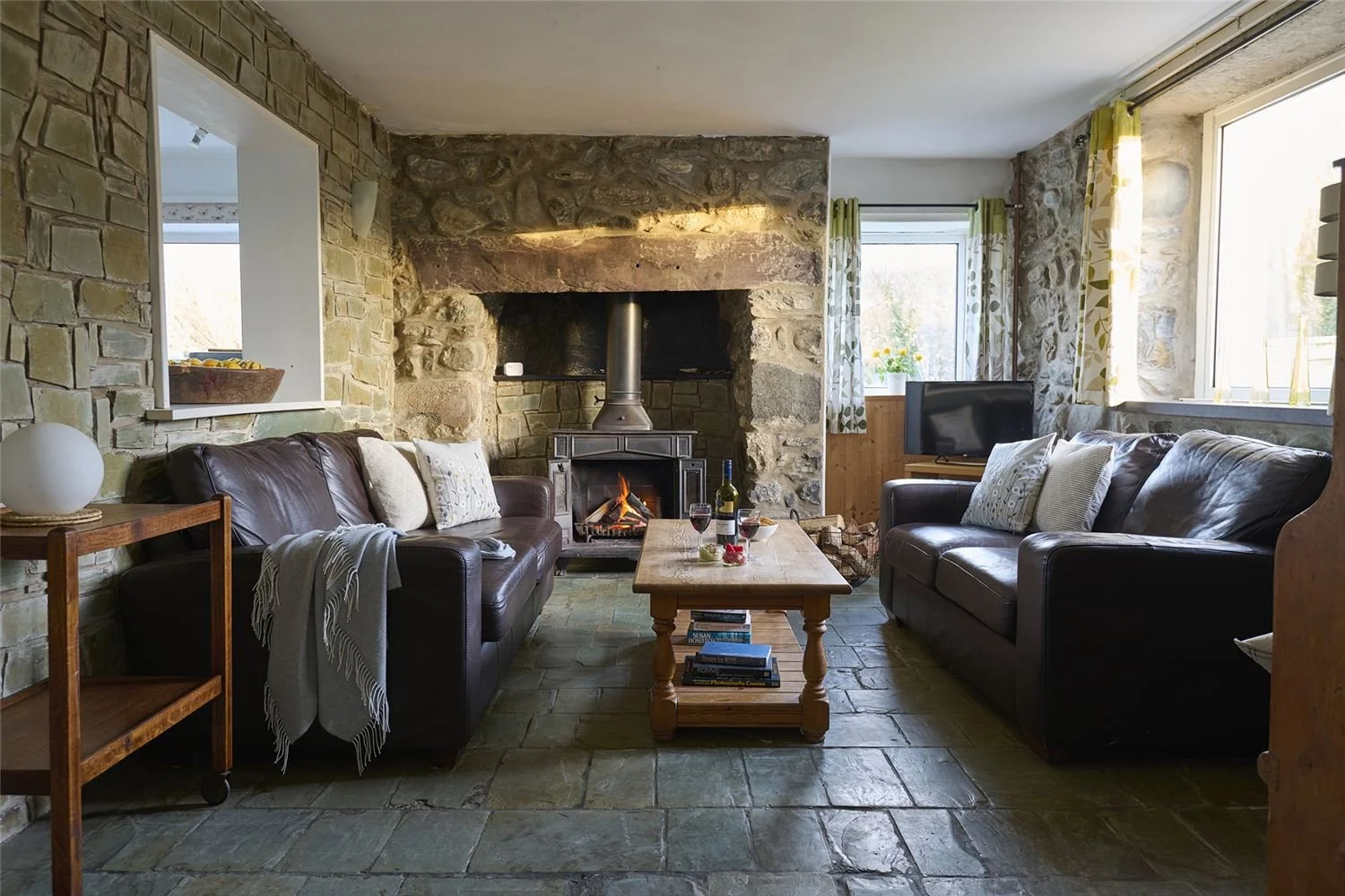 Golan_lounge_2.jpg