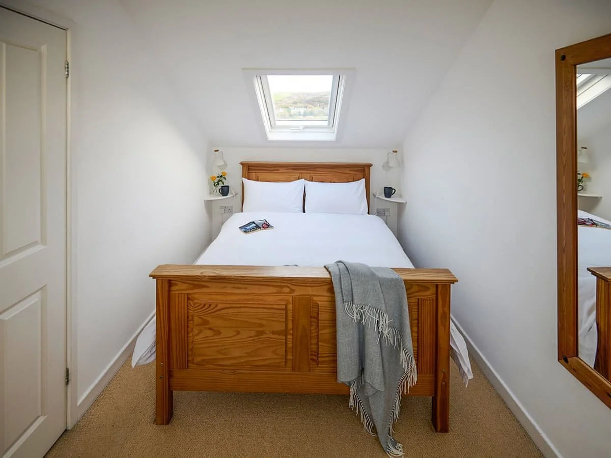 10881966 hay;oft bed.jpg