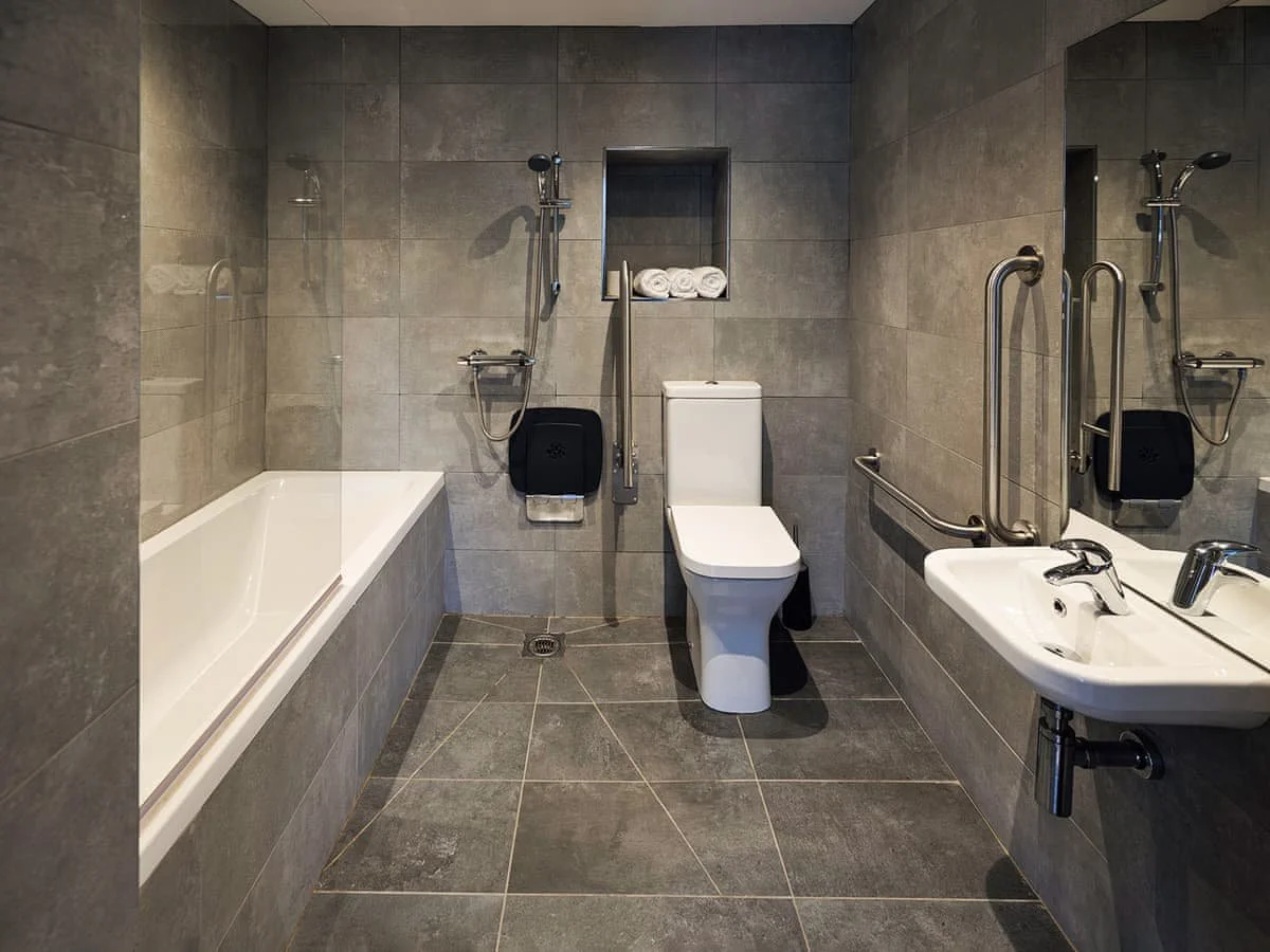 bueno bathroom.jpg