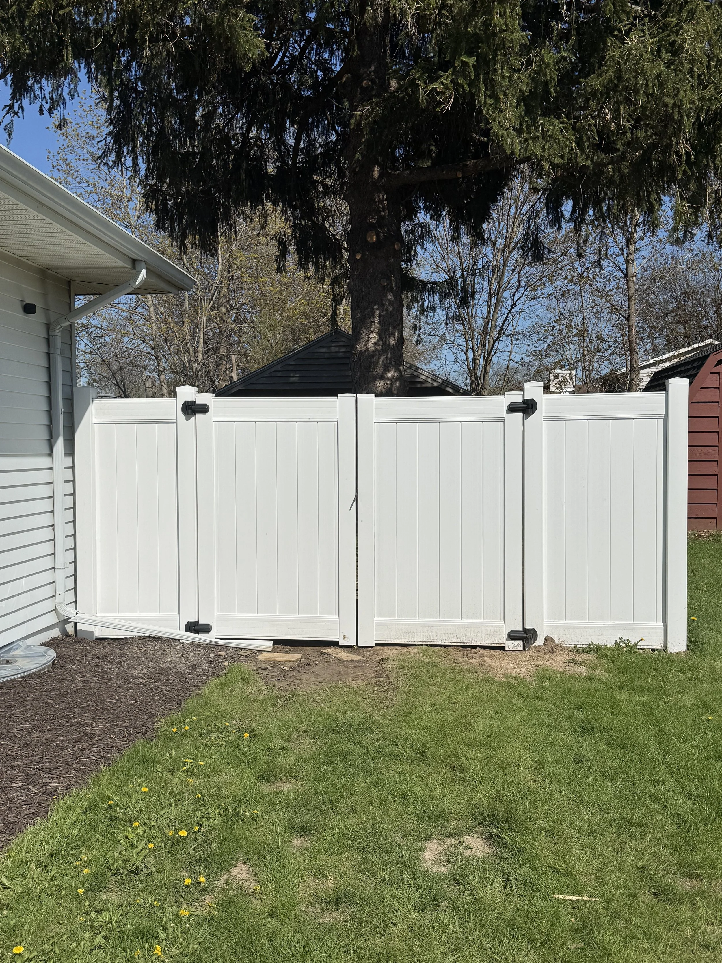 VINYL FENCE INSTALLATION BURLINGTON, WI