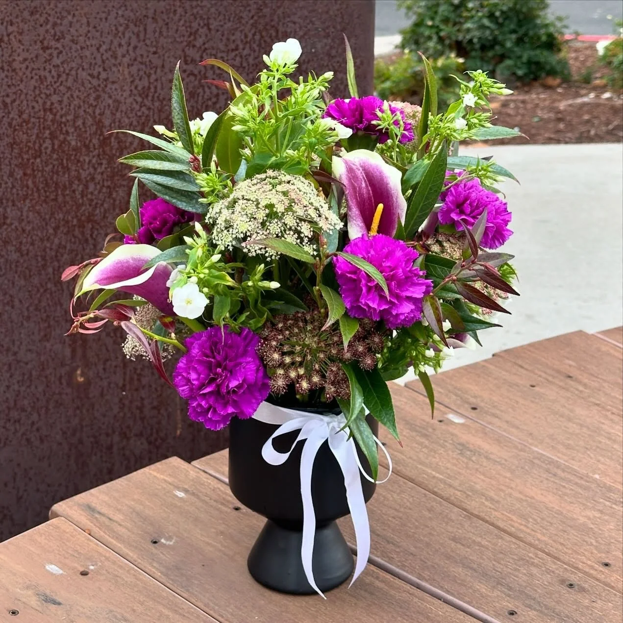 Gothy purple arrangement I made last month for a close friend of mine 💜💫