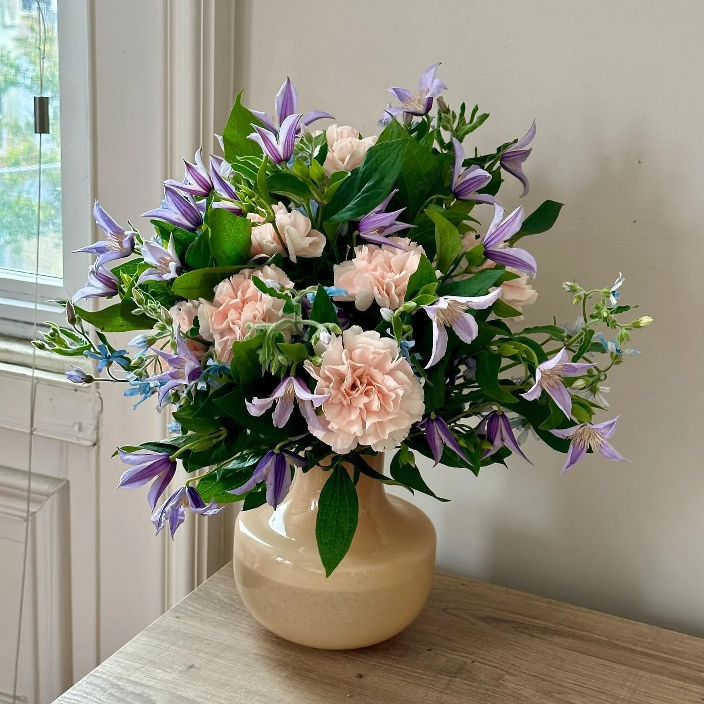 Starting to get into the groove of making hand-tied bouquets 💟