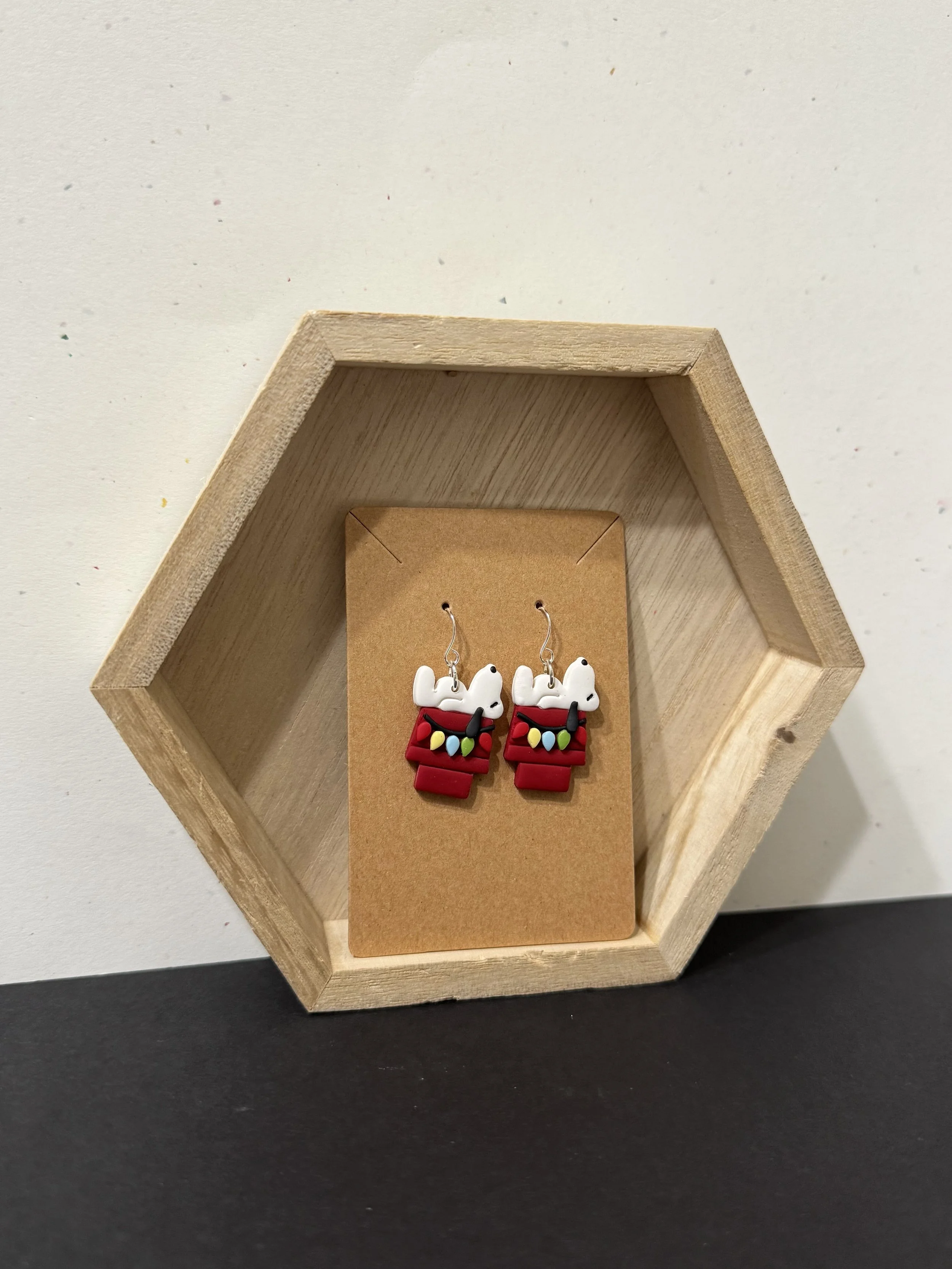 Snoopy Dog House (dangle)