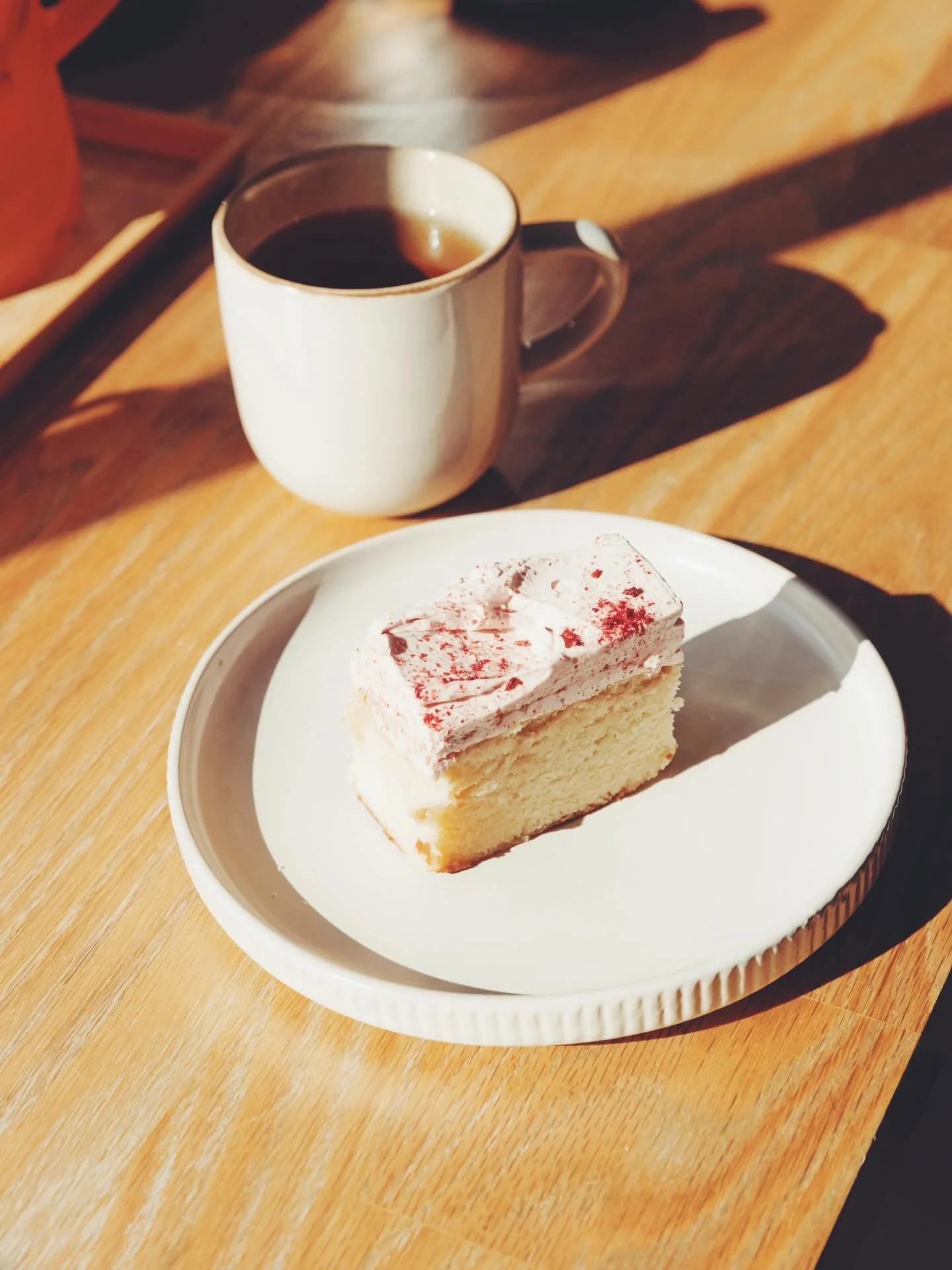 𝚕𝚒𝚟𝚒𝚗𝚐 𝚊𝚛𝚌𝚑𝚒𝚟𝚎𝚜: 𝚕𝚊𝚝𝚎 𝚜𝚞𝚖𝚖𝚎𝚛

1. slowing down with cake [thank you @missysbakes_brisbane ]

2. my ongoing love affair with physiology

3. dragonfruit season is here, as summer comes to a close

4. new life - a spider&rsquo;s n