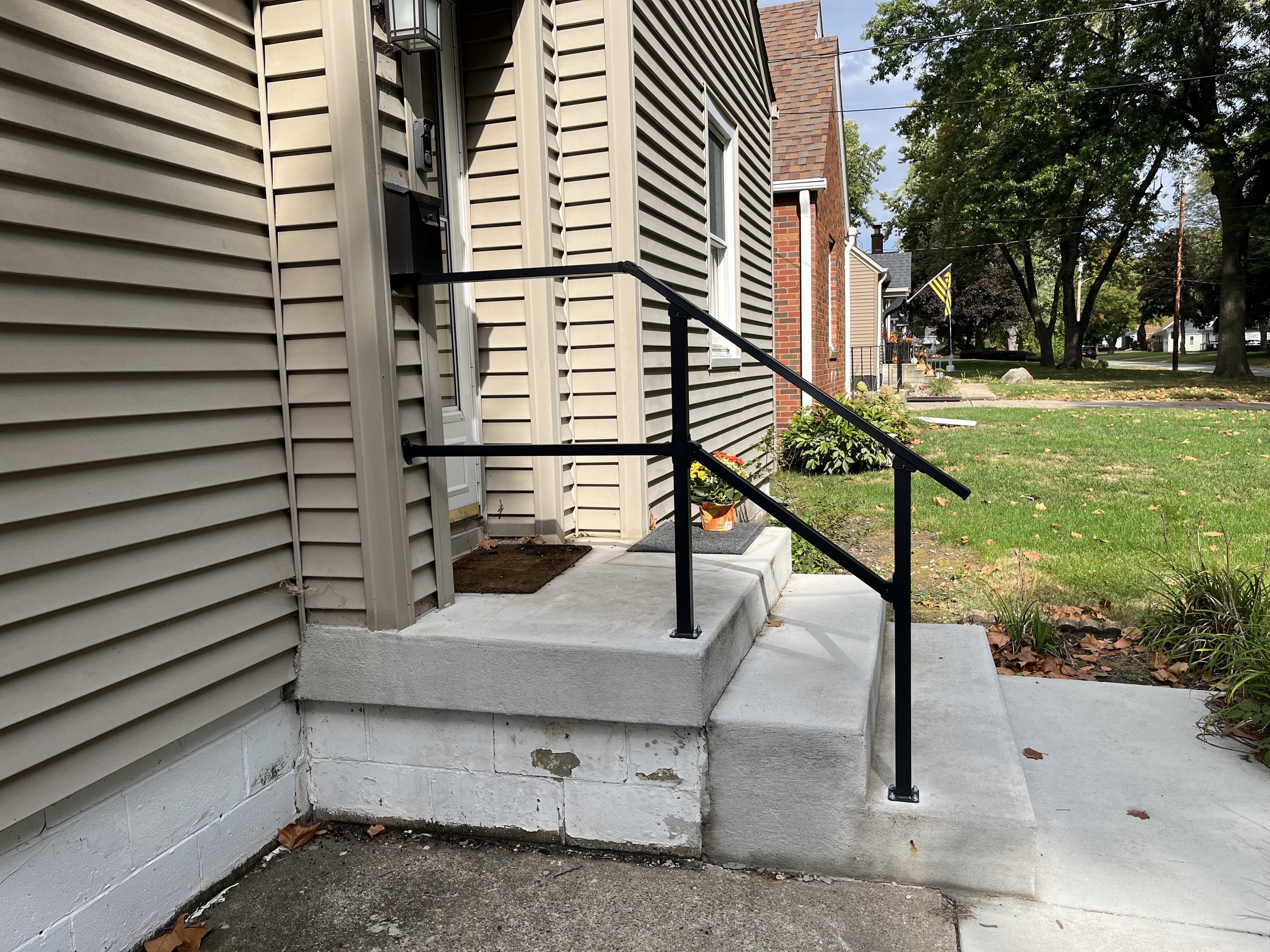 Simple black aluminum handrail designed to provide everyday safety while maintaining a clean, minimal appearance.