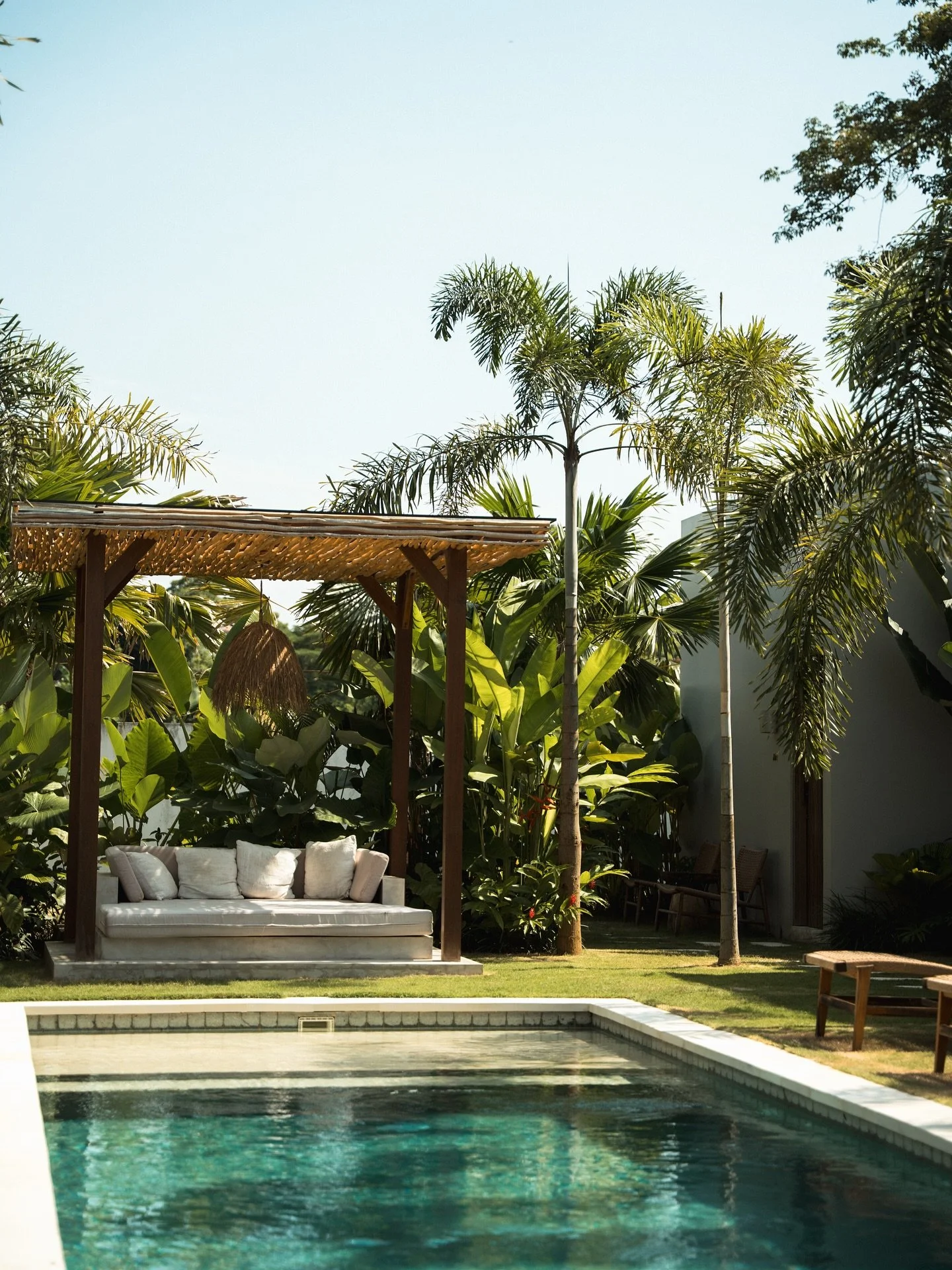Soft mornings at Alma Bingin at the sound of our local Birds

#bali #boutiquehotel #baliboutiquehotel #baliretreat #balihotel #balivillas #interiordesign #minimalistdesign #tropicaldesign #natureretreat #escapetobali #designhotels #balitravelguide #b