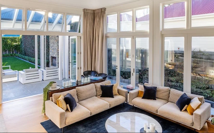 Russell St_Lounge 1.JPG