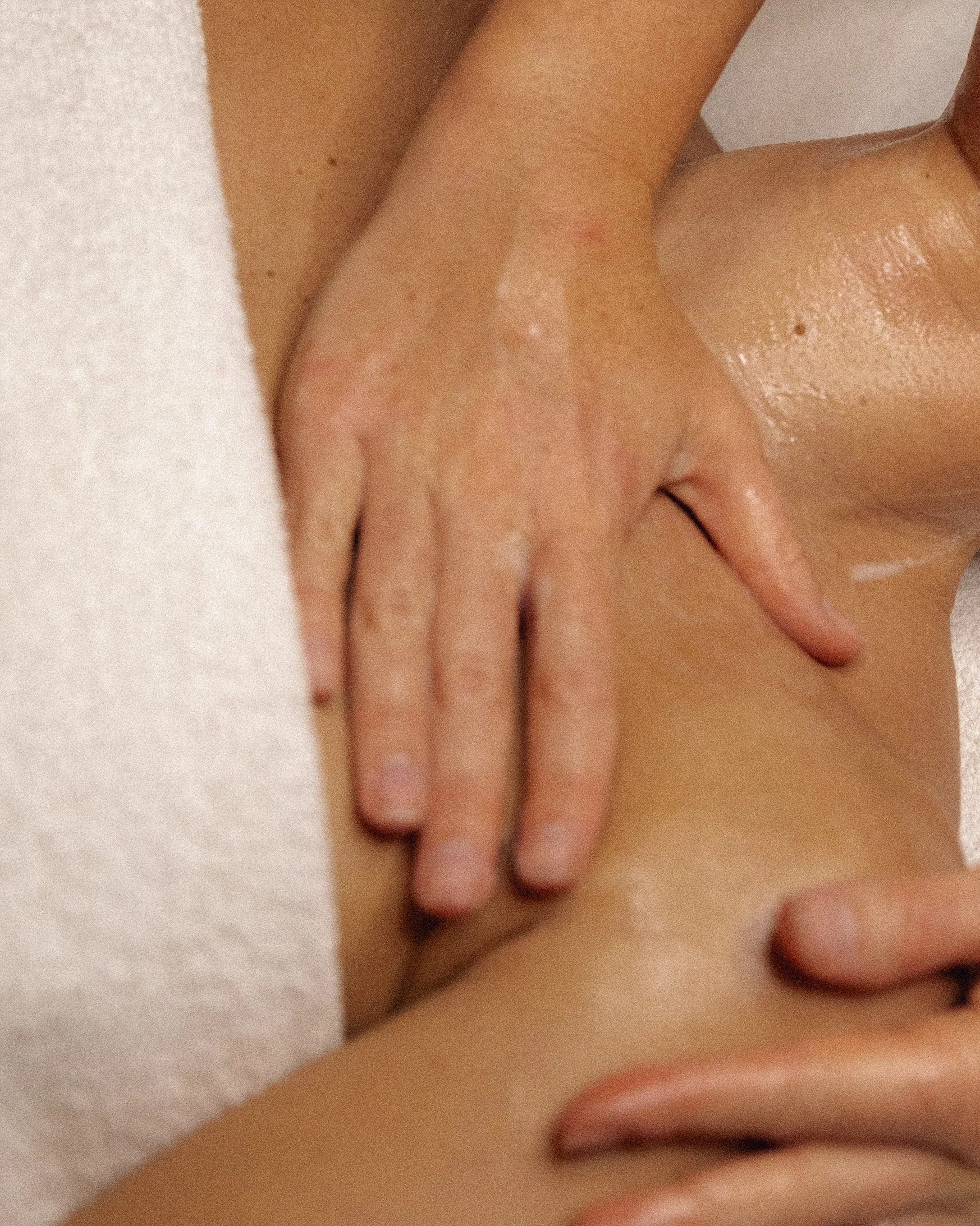 Woman receiving a facial and facial massage from an esthetician, representing a healer’s wellness space supported by a virtual assistant for digital launches, content marketing, SEO, and admin.
